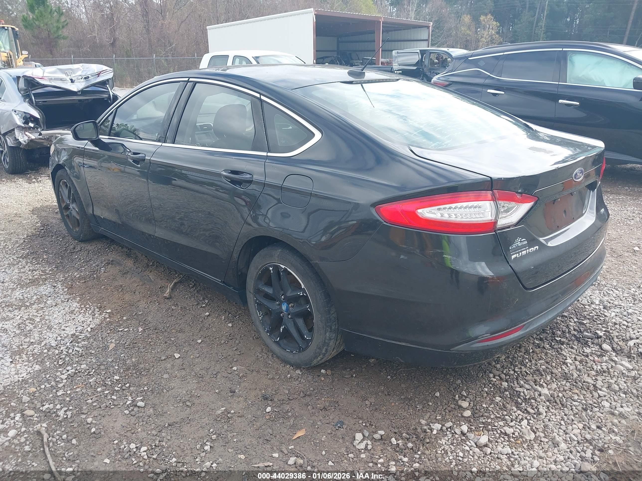 FORD FUSION image 3