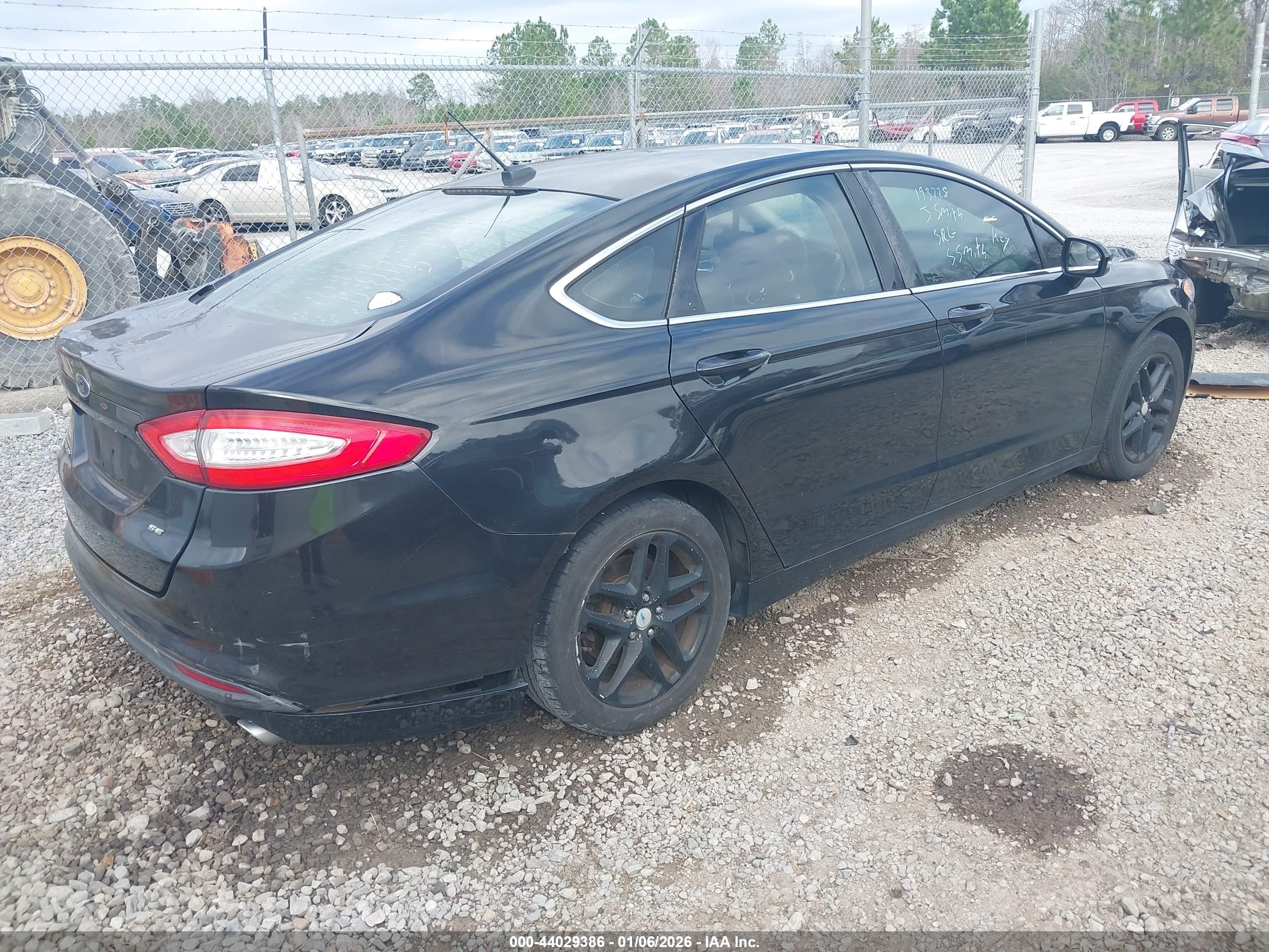 FORD FUSION image 4