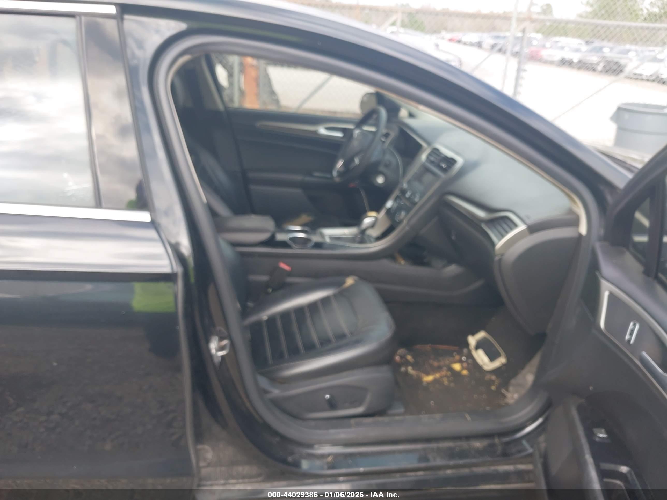 FORD FUSION image 5