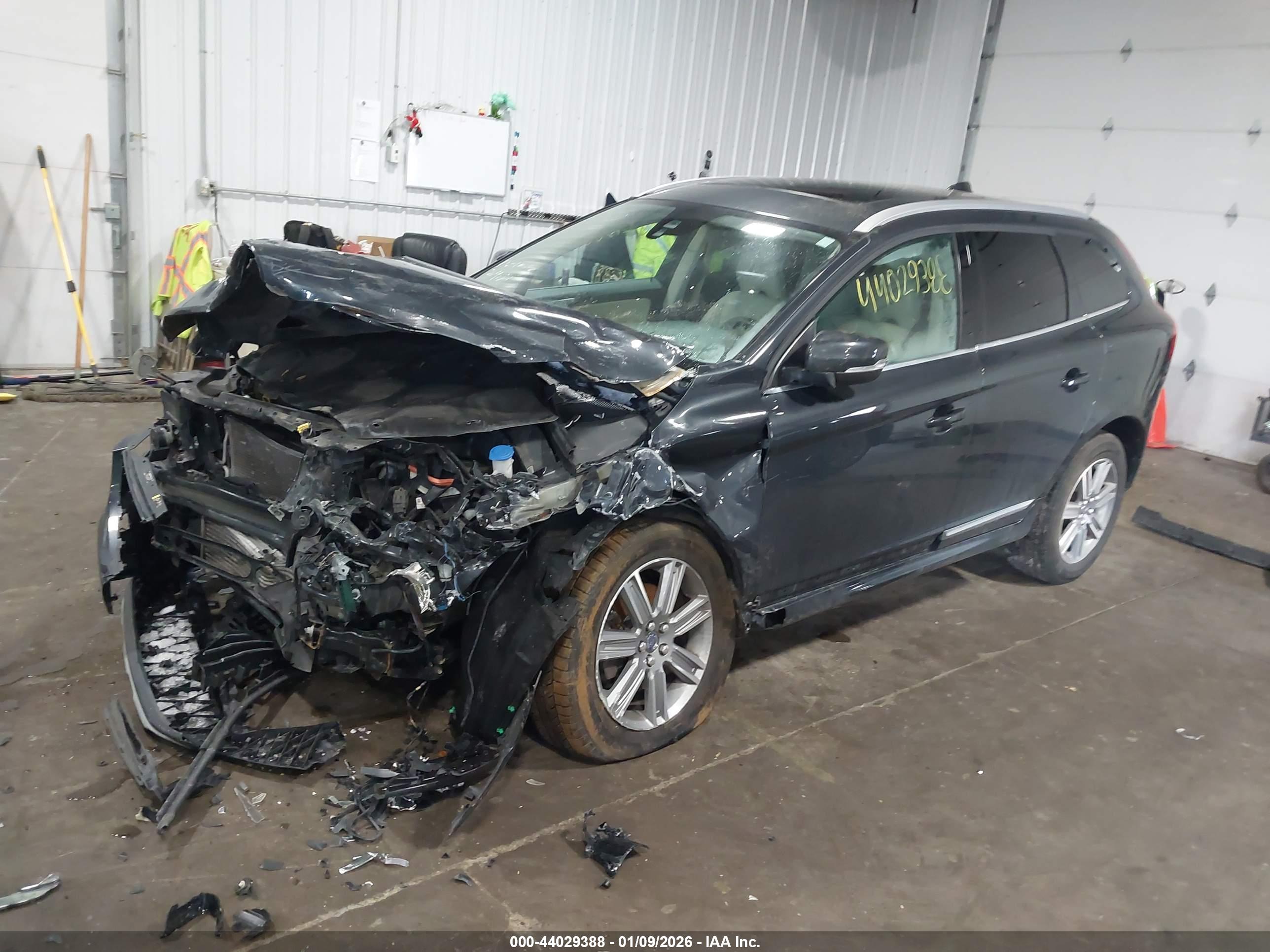 VOLVO XC60 image 2