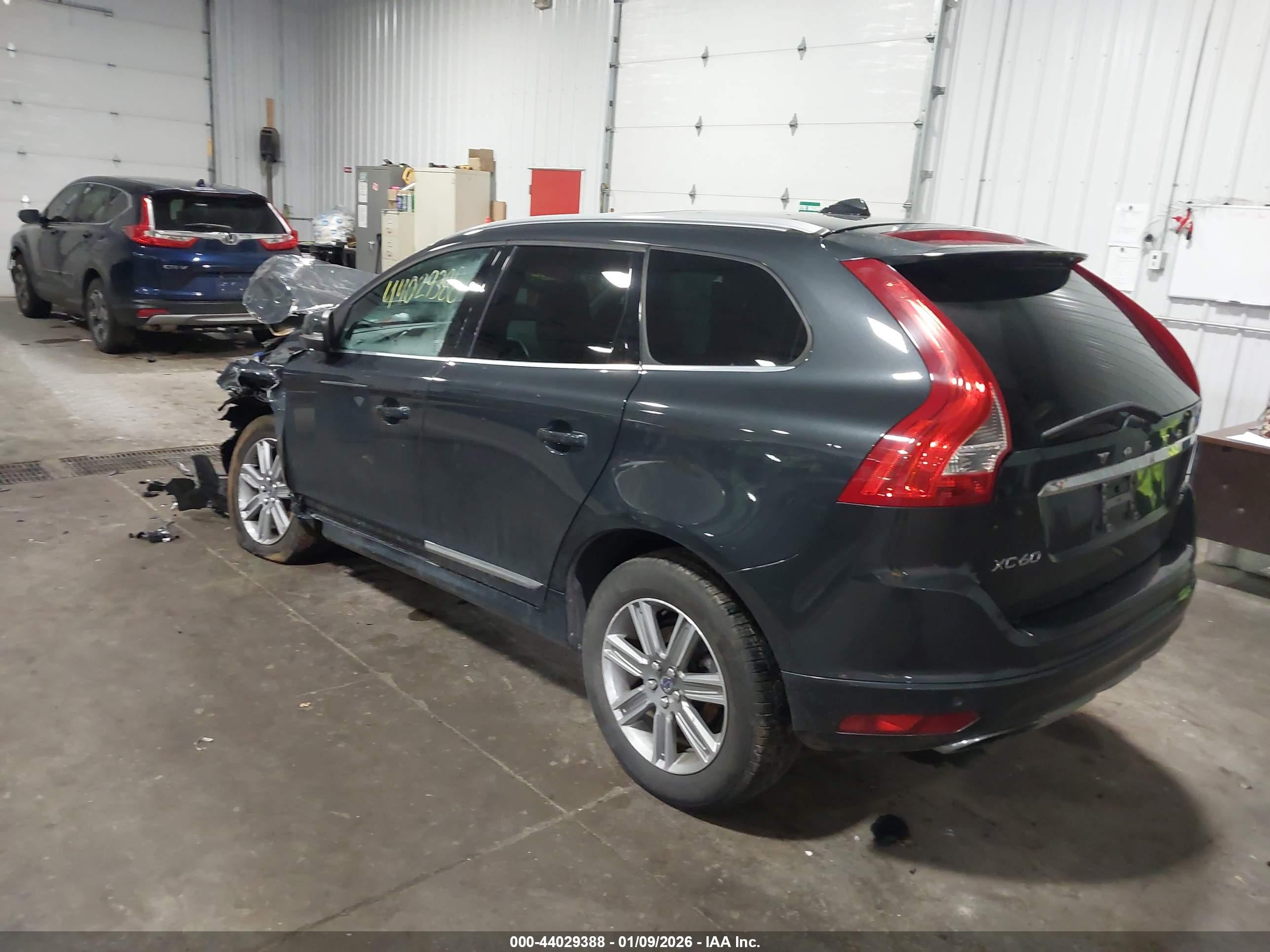 VOLVO XC60 image 3