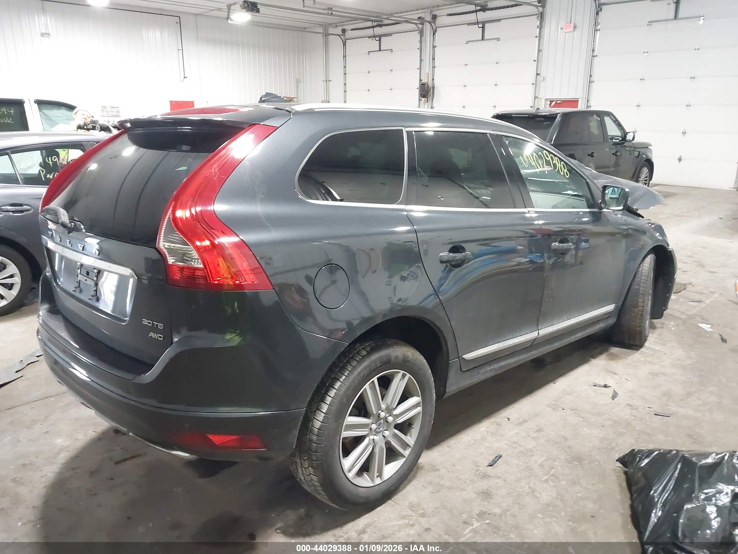 VOLVO XC60 image 4