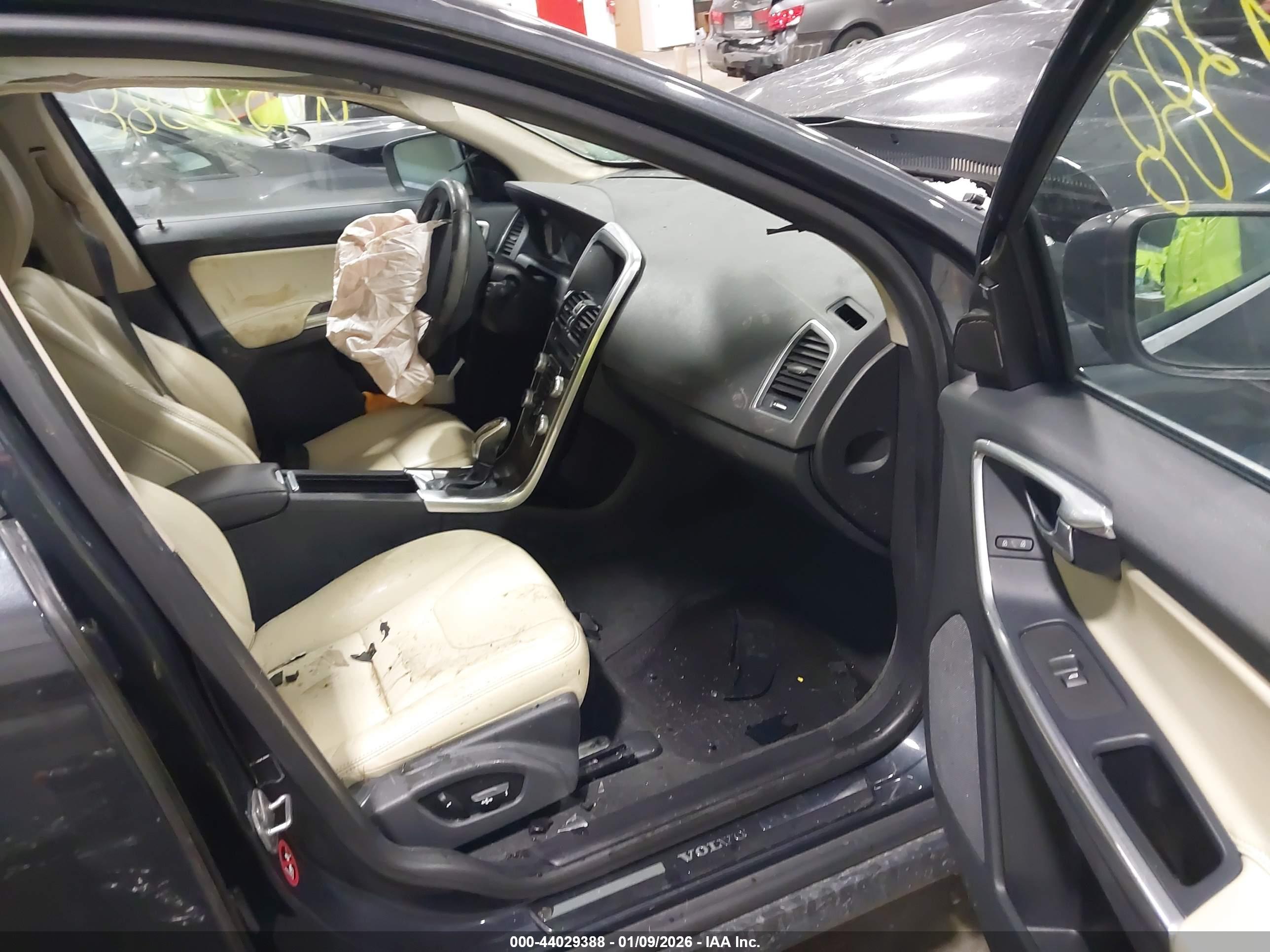 VOLVO XC60 image 5