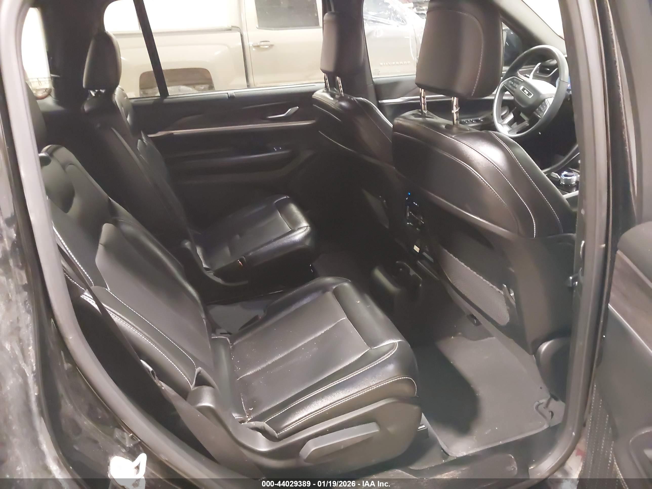 JEEP GRAND image 8