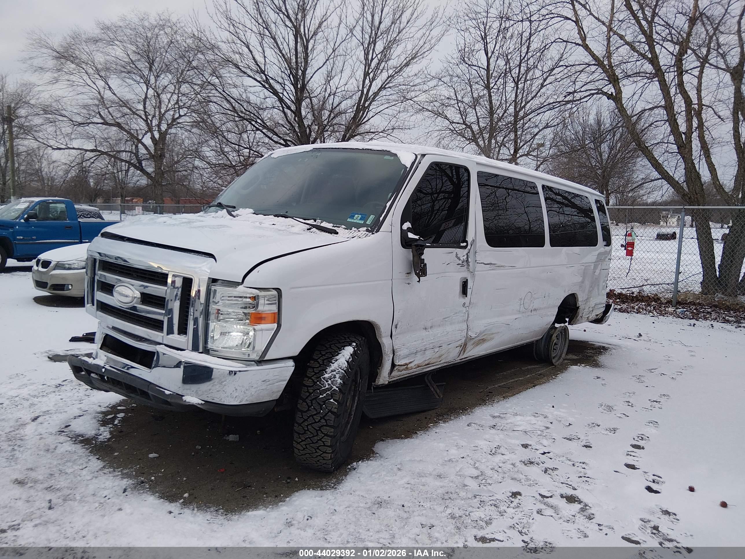 FORD E-350 image 2
