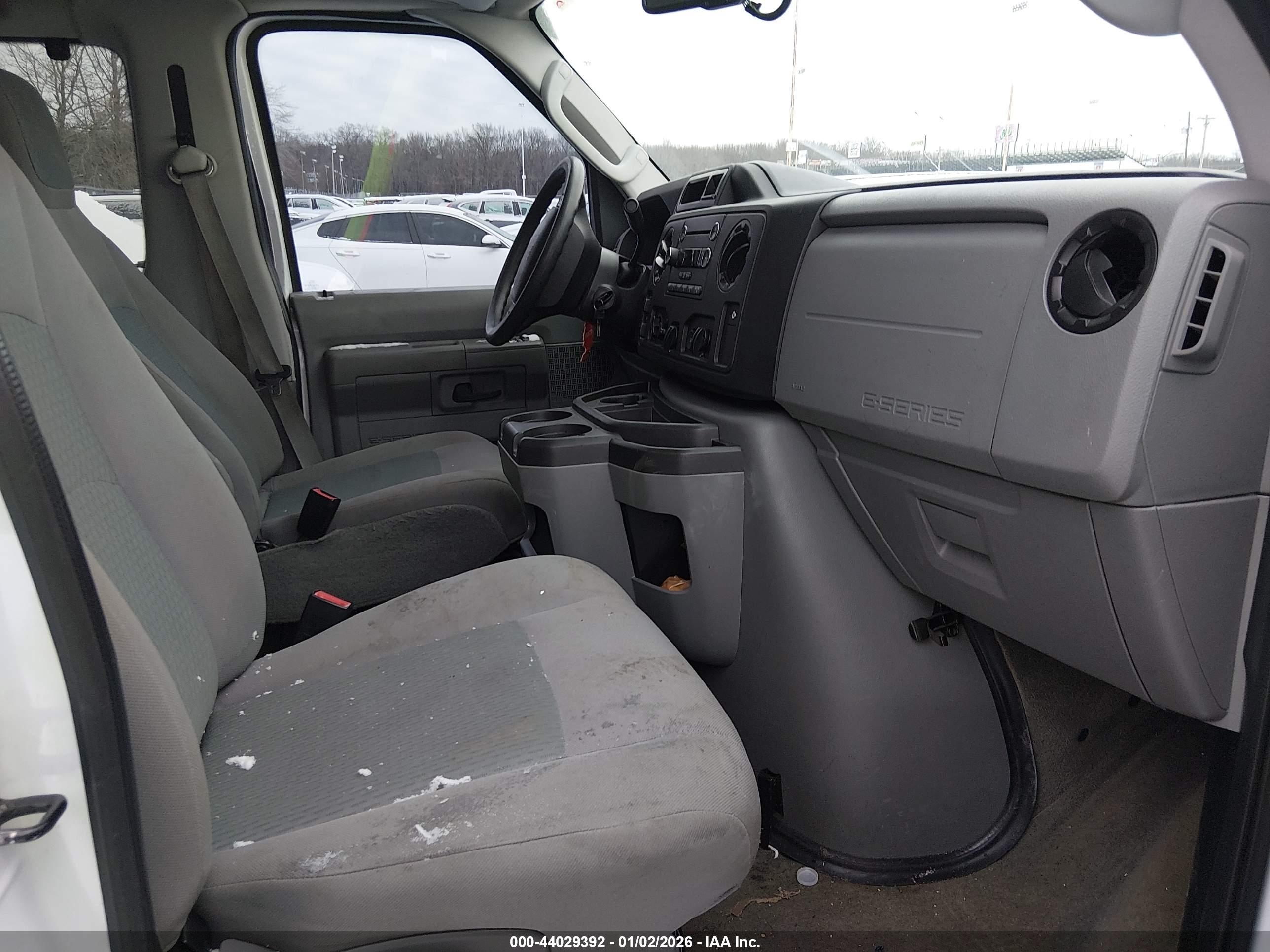 FORD E-350 image 5