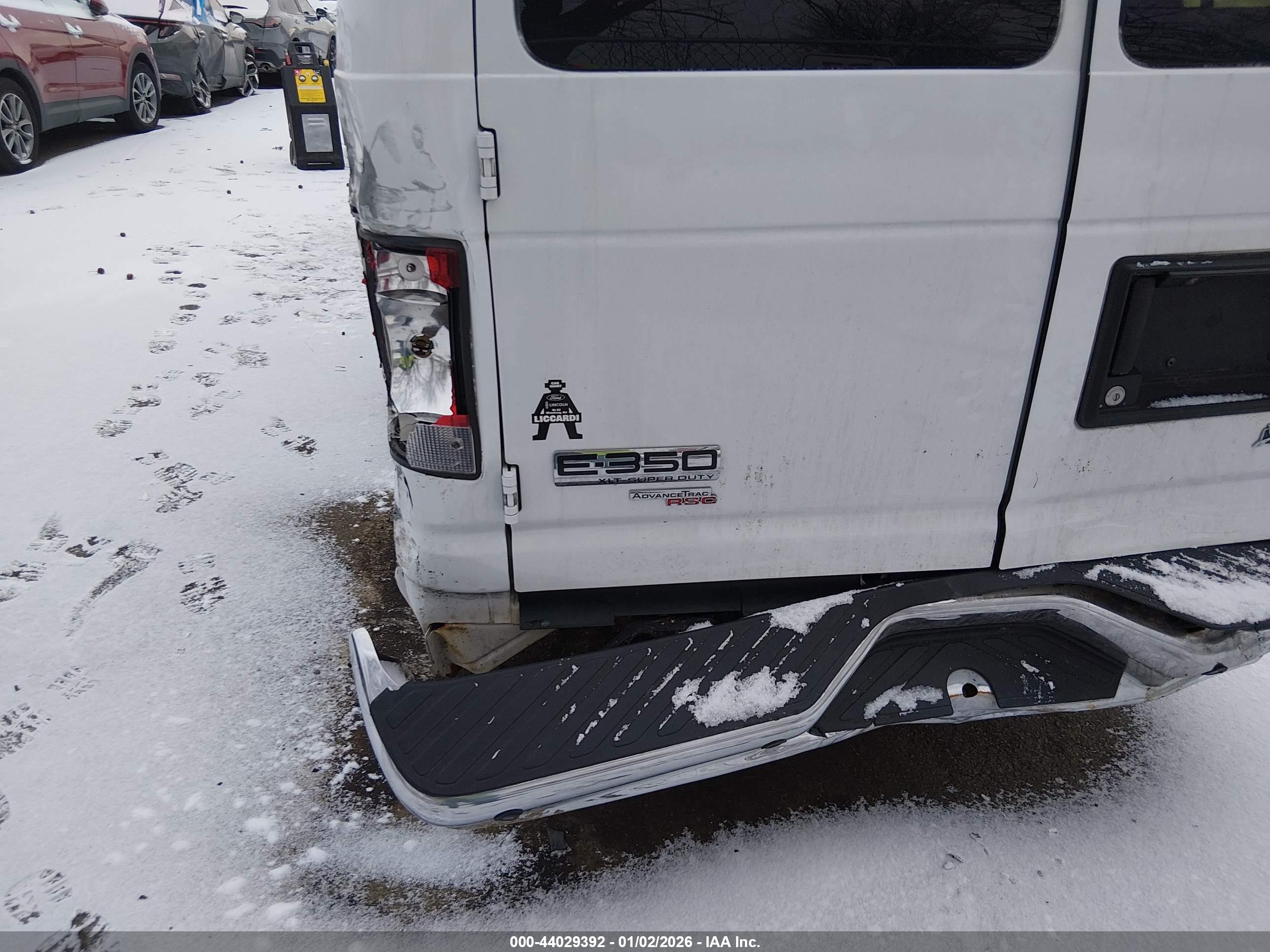 FORD E-350 image 6