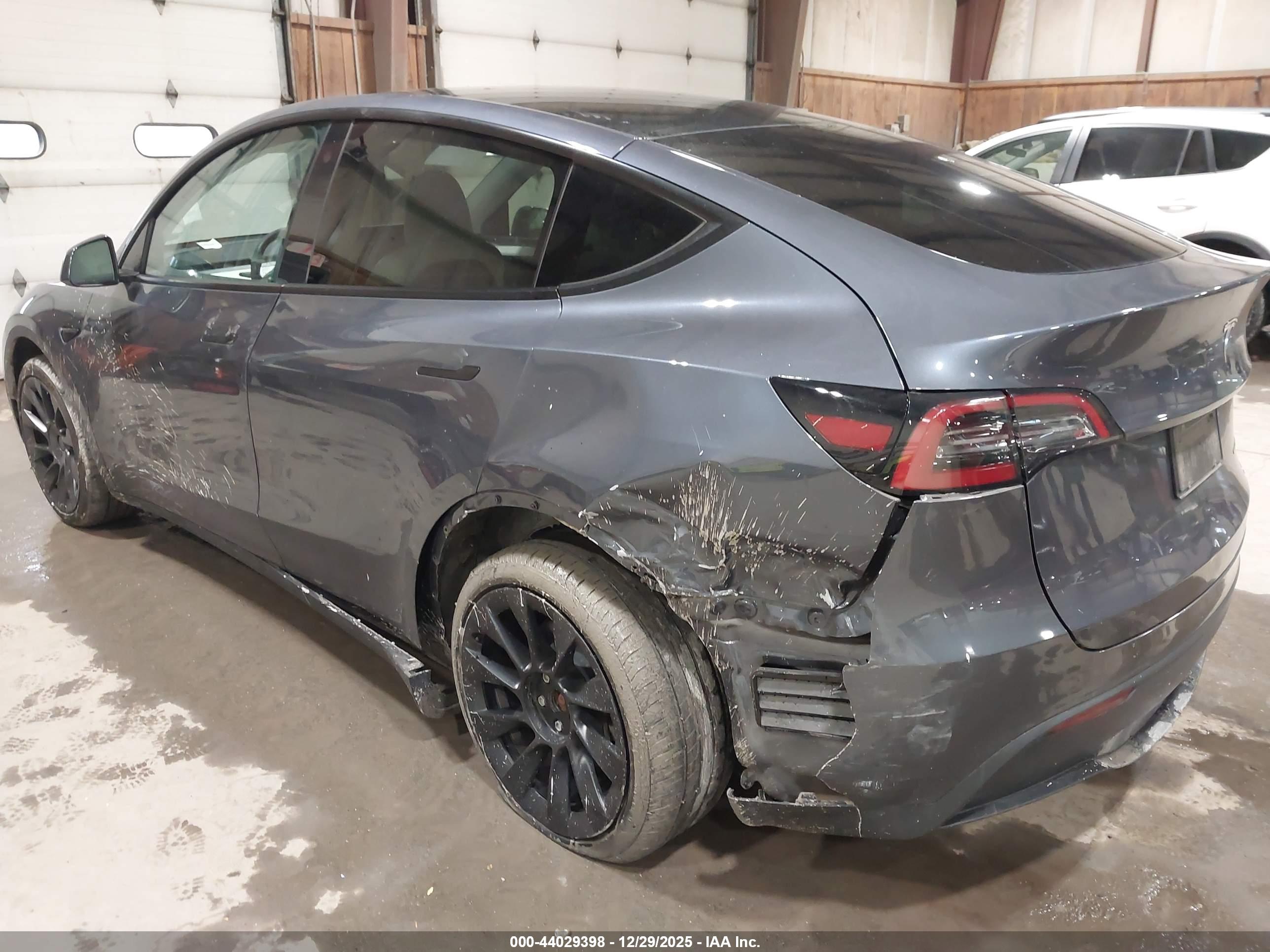 TESLA MODEL image 6