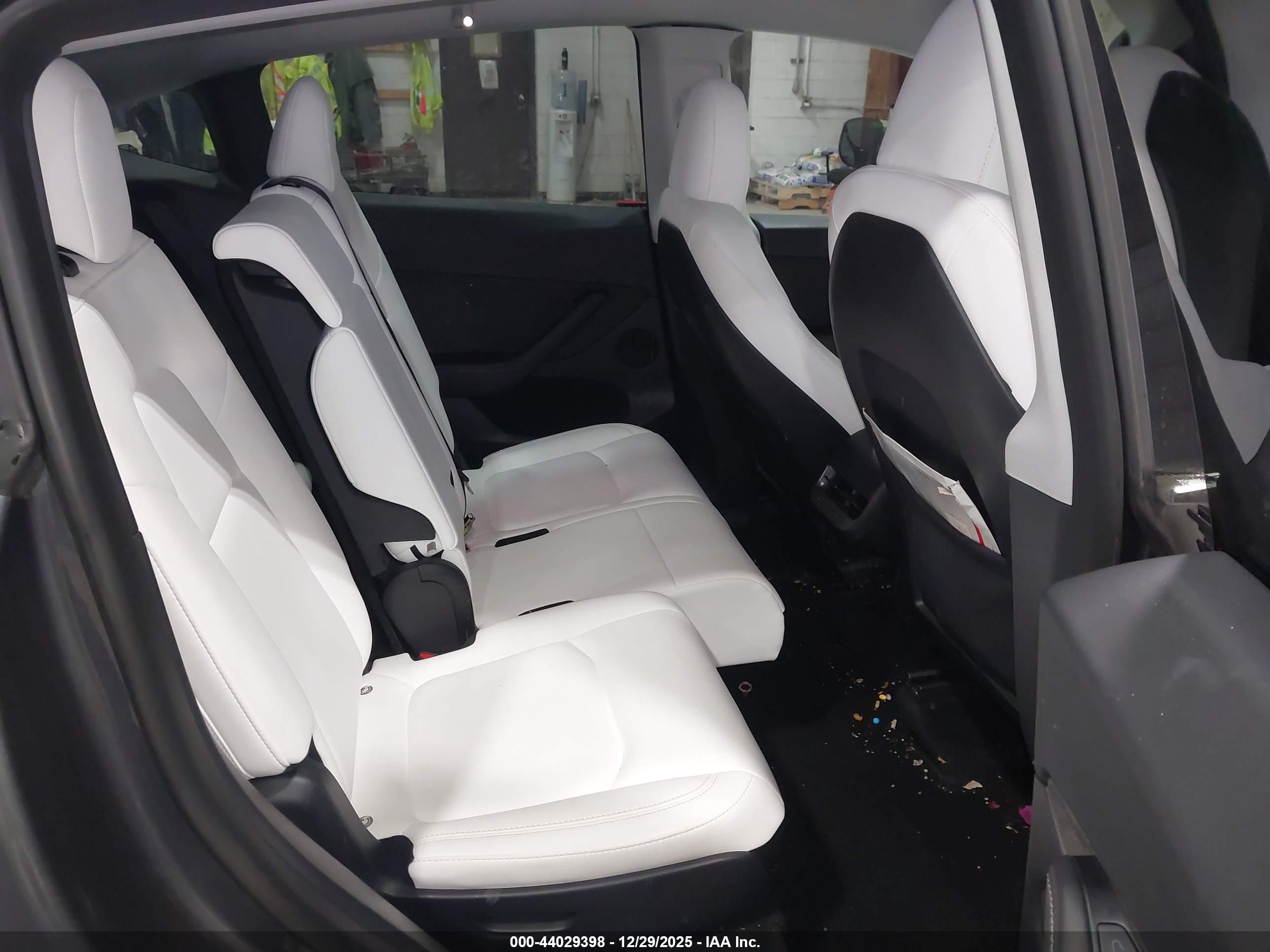 TESLA MODEL image 8