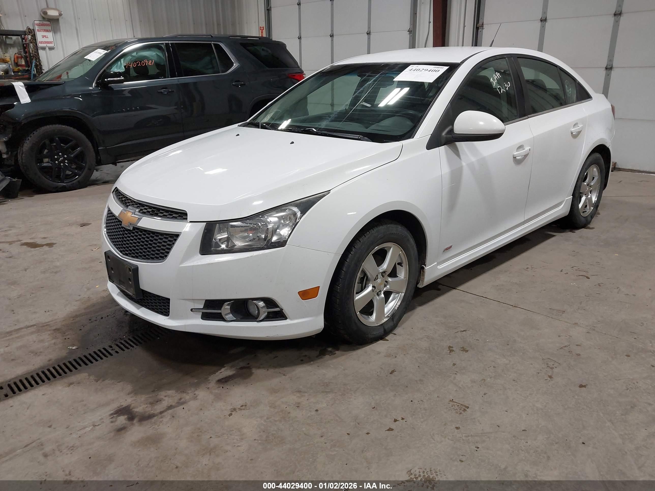CHEVROLET CRUZE image 2