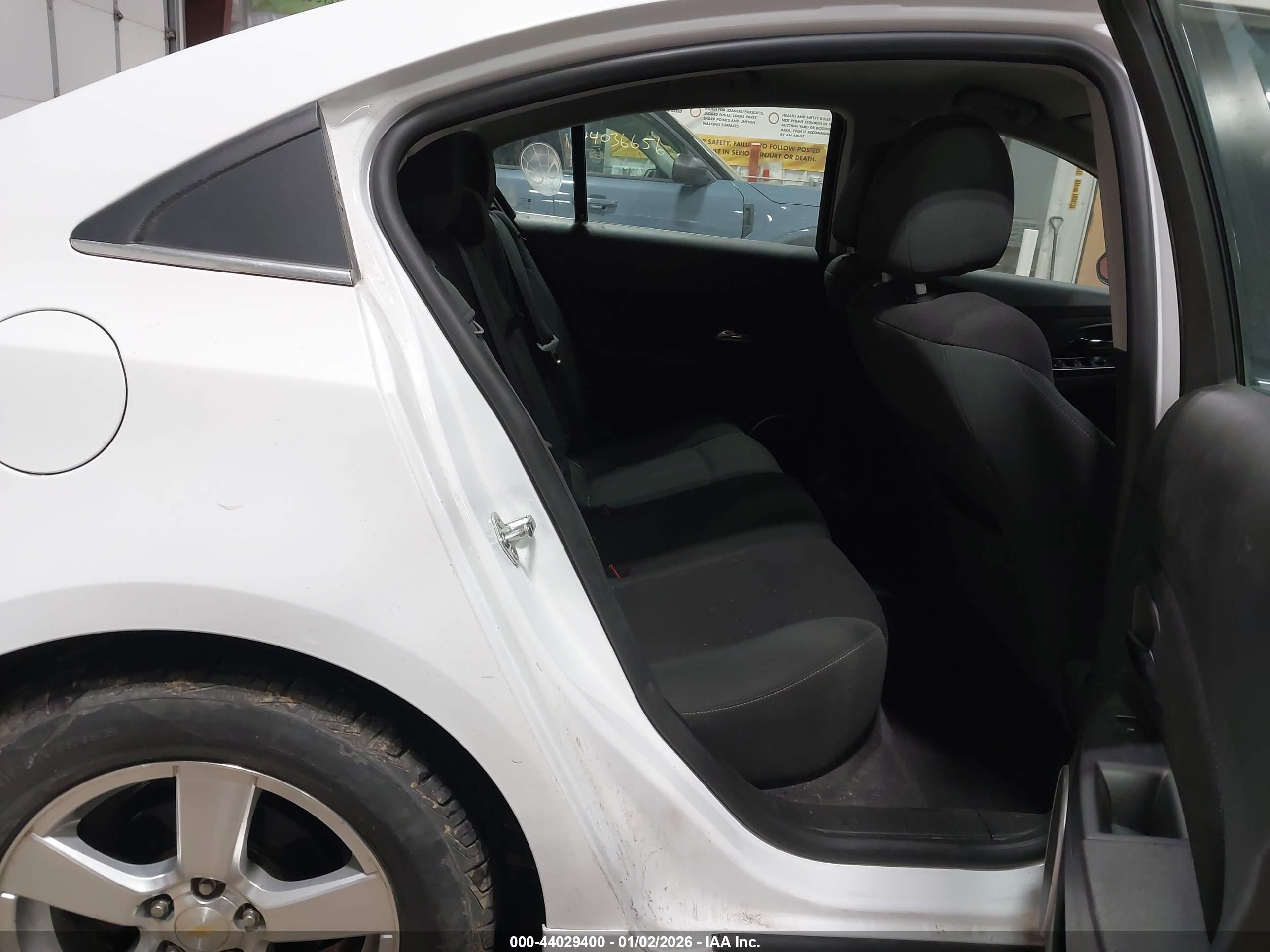 CHEVROLET CRUZE image 8