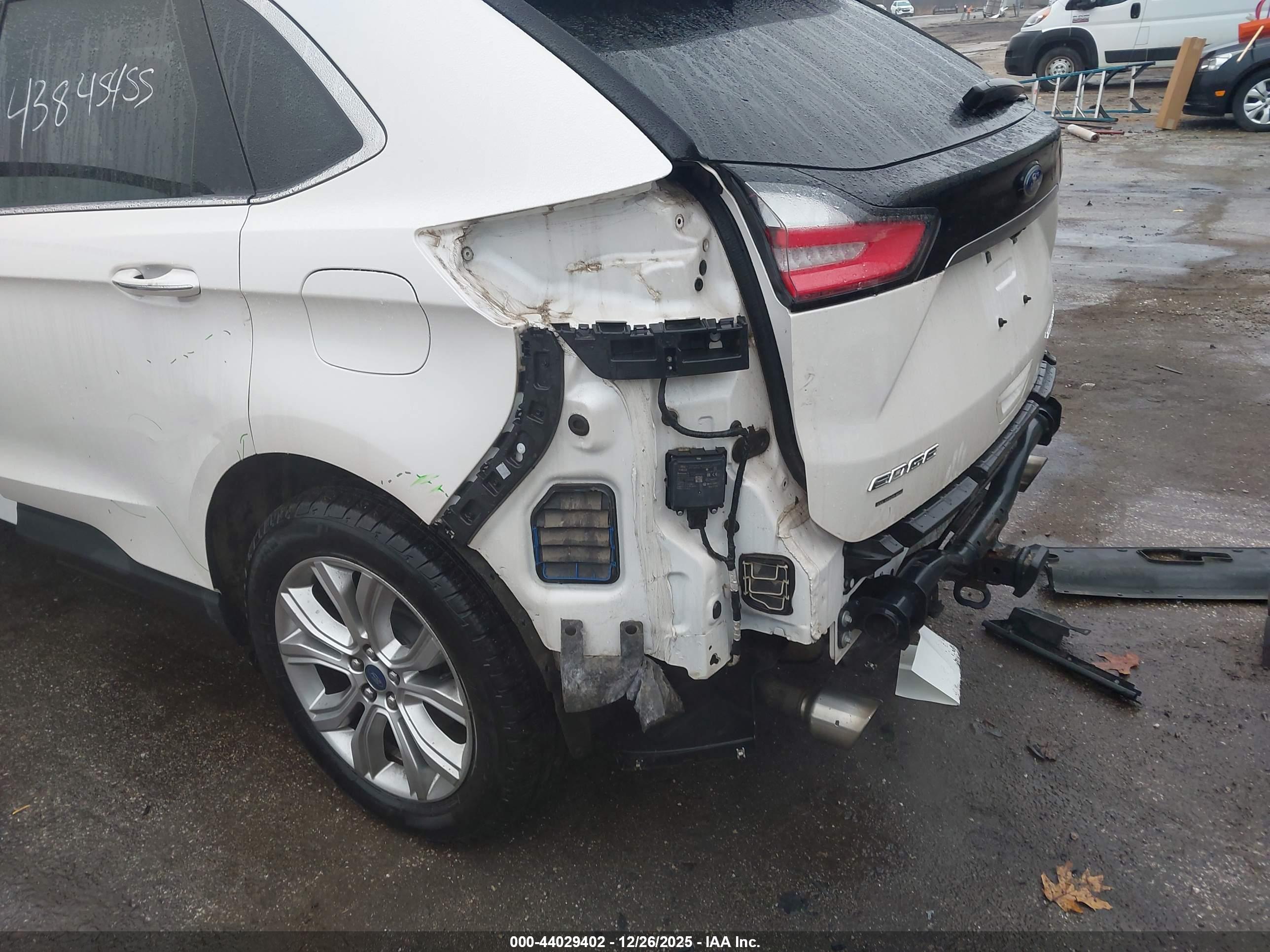 FORD EDGE image 6