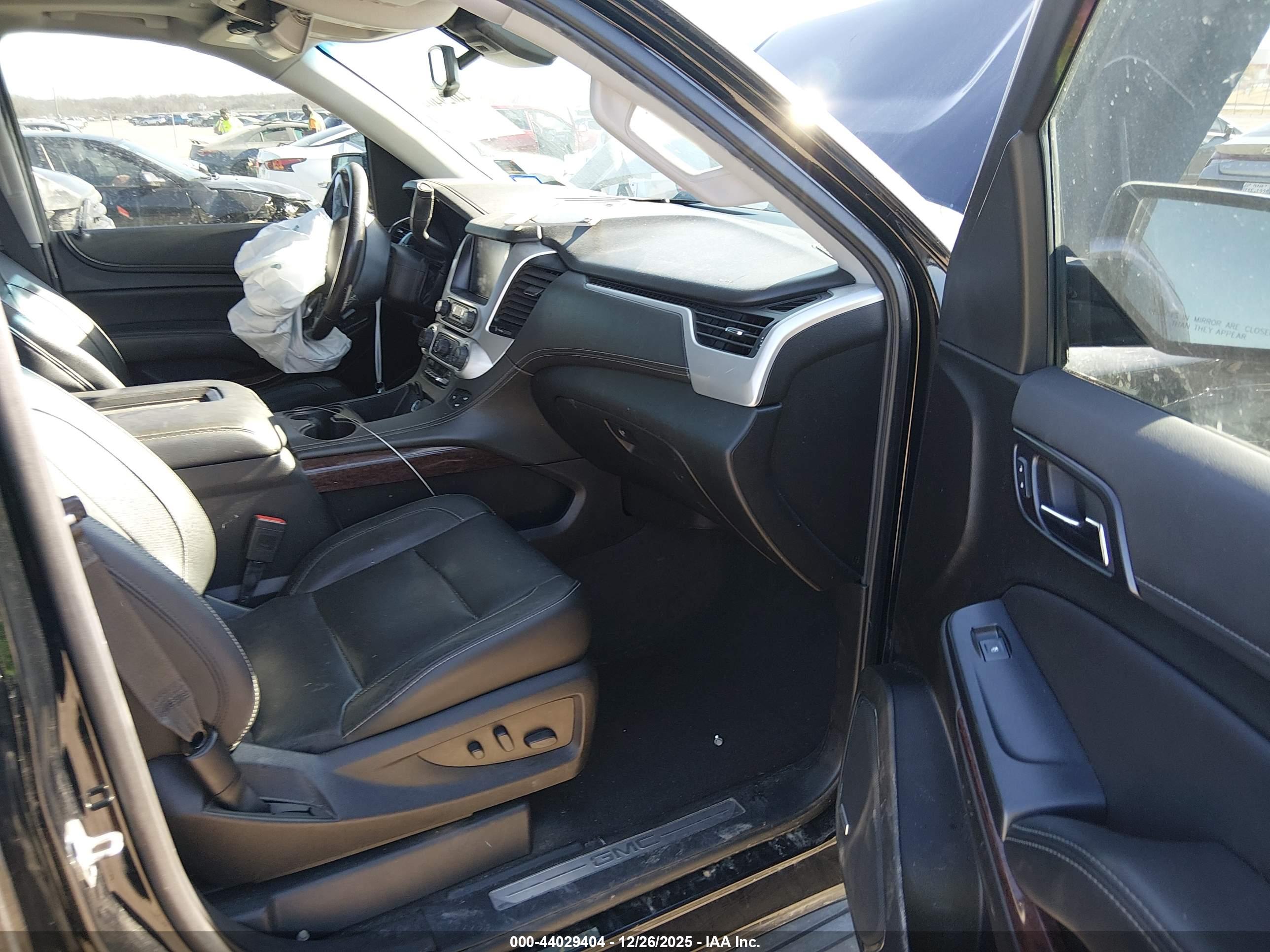 GMC YUKON image 5