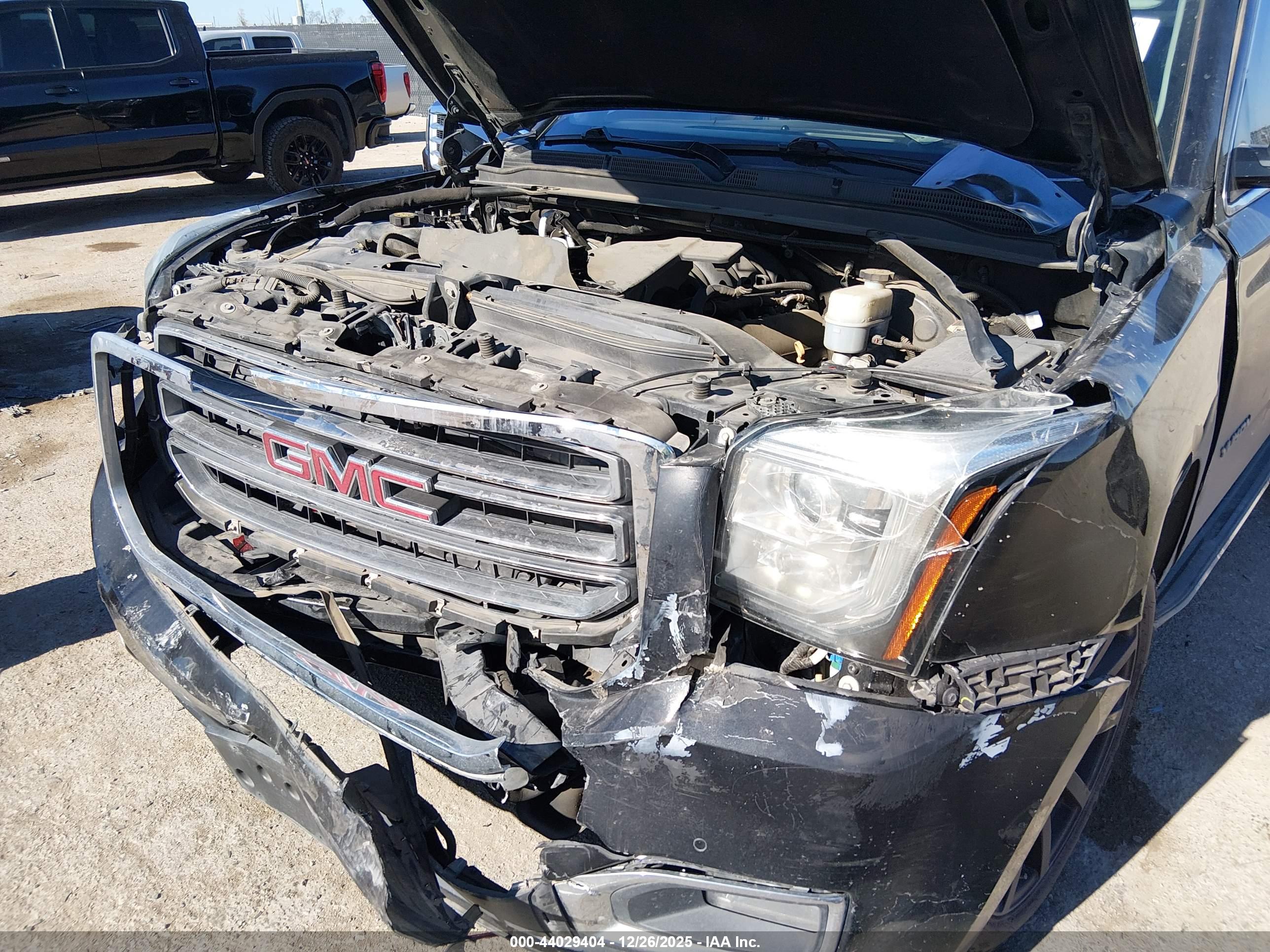GMC YUKON image 6