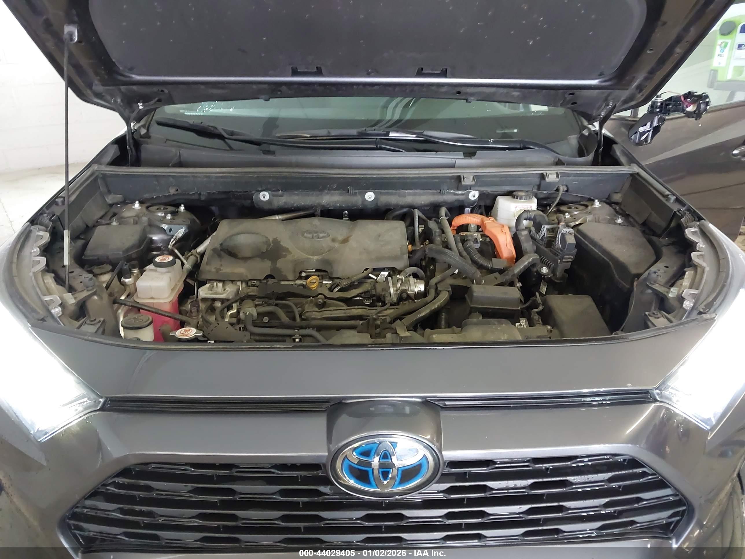 TOYOTA RAV4 image 10