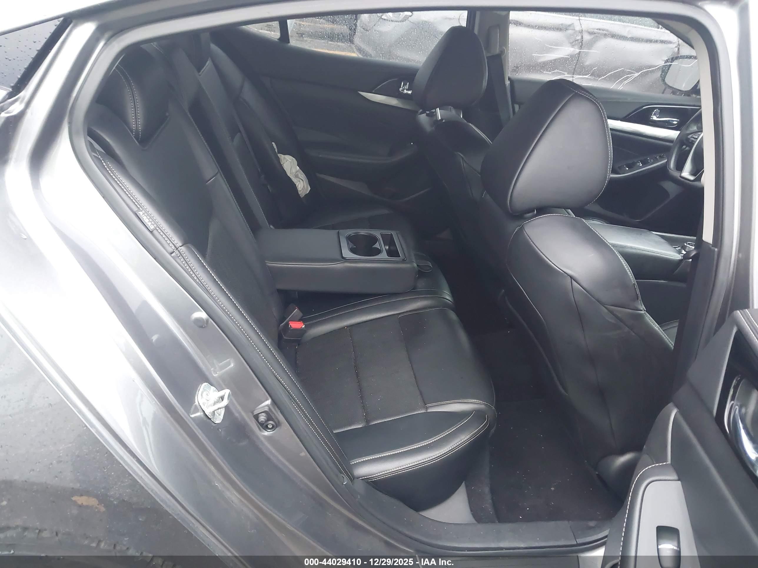NISSAN MAXIMA image 8