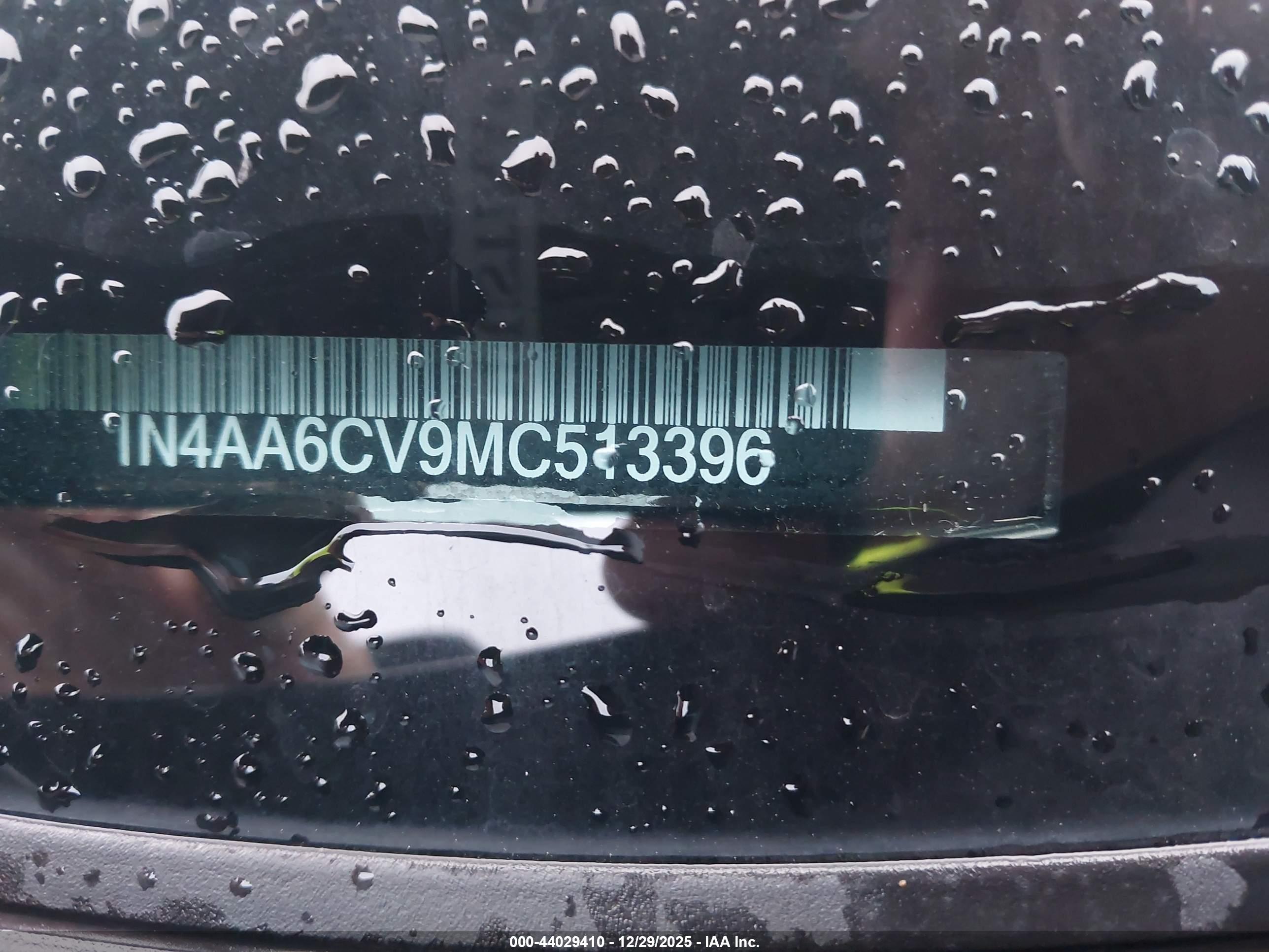 NISSAN MAXIMA image 9