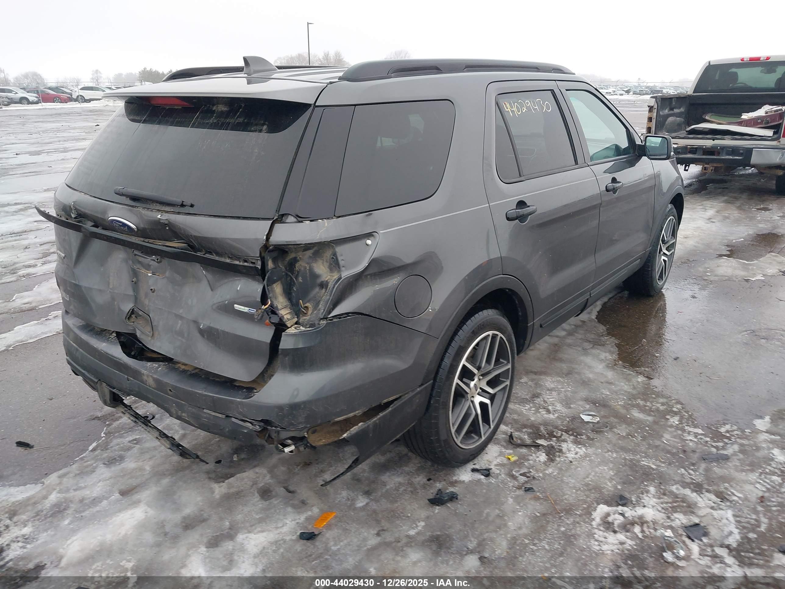 FORD EXPLORER image 4