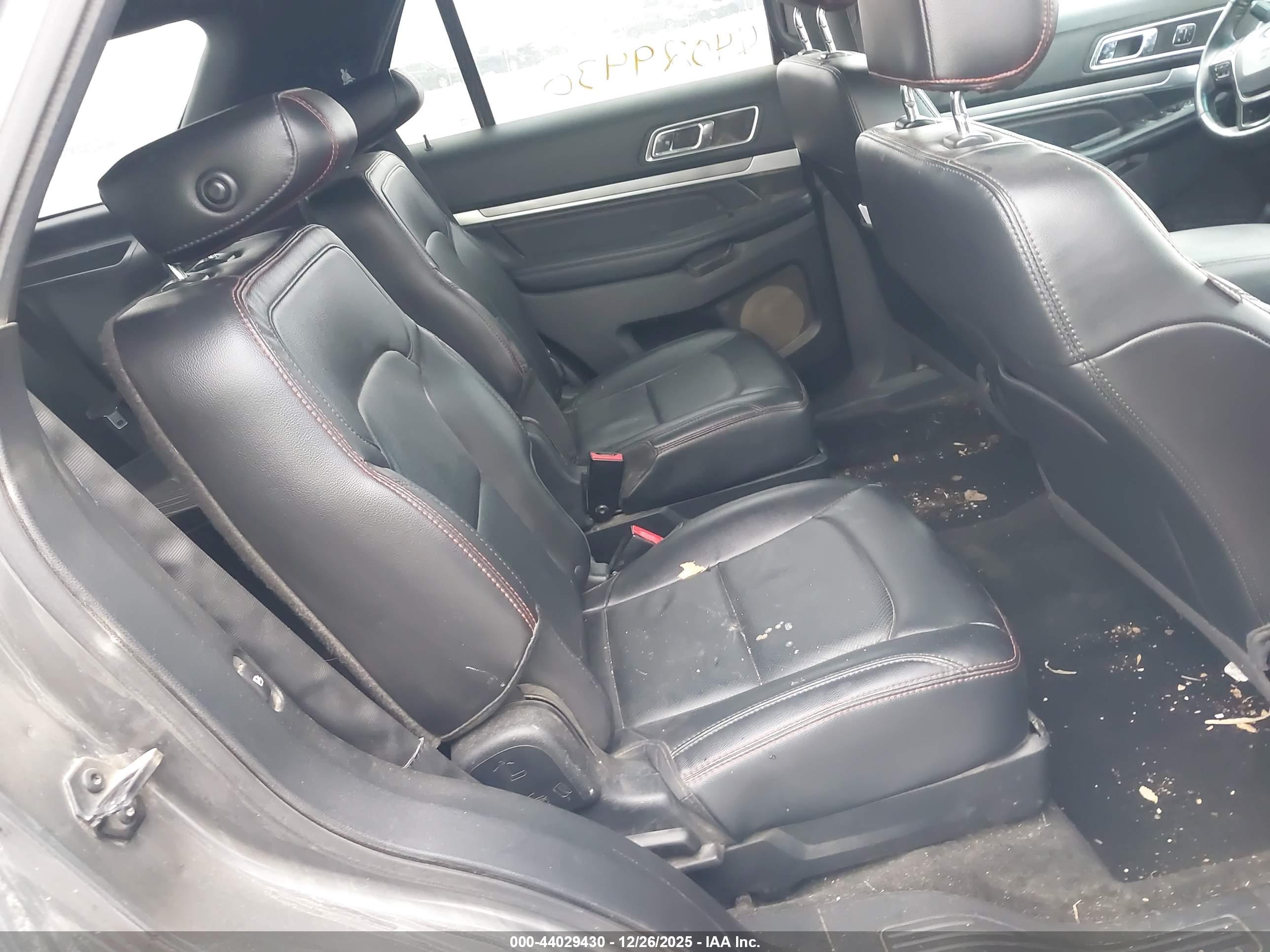 FORD EXPLORER image 8