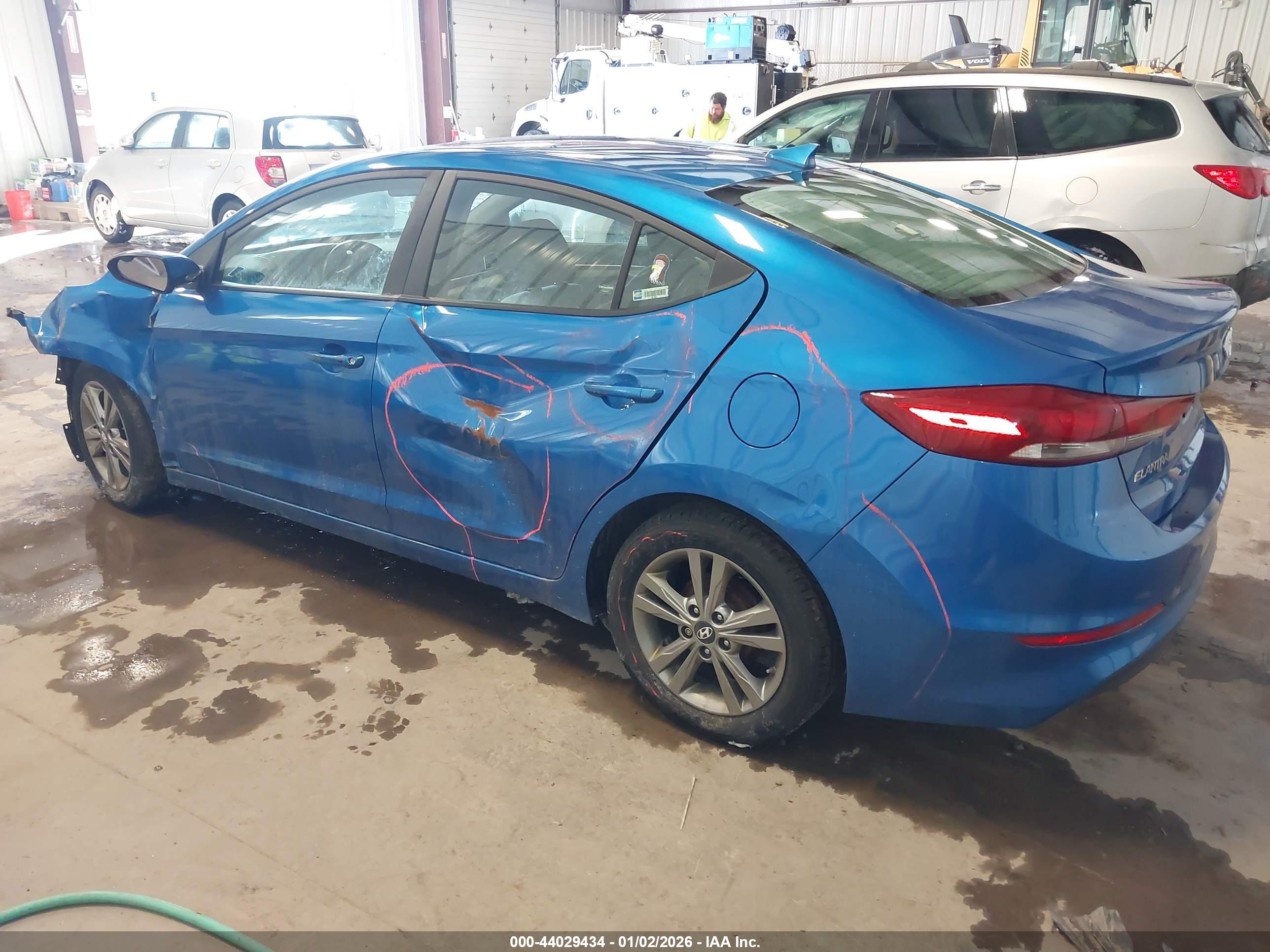 HYUNDAI ELANTRA image 3