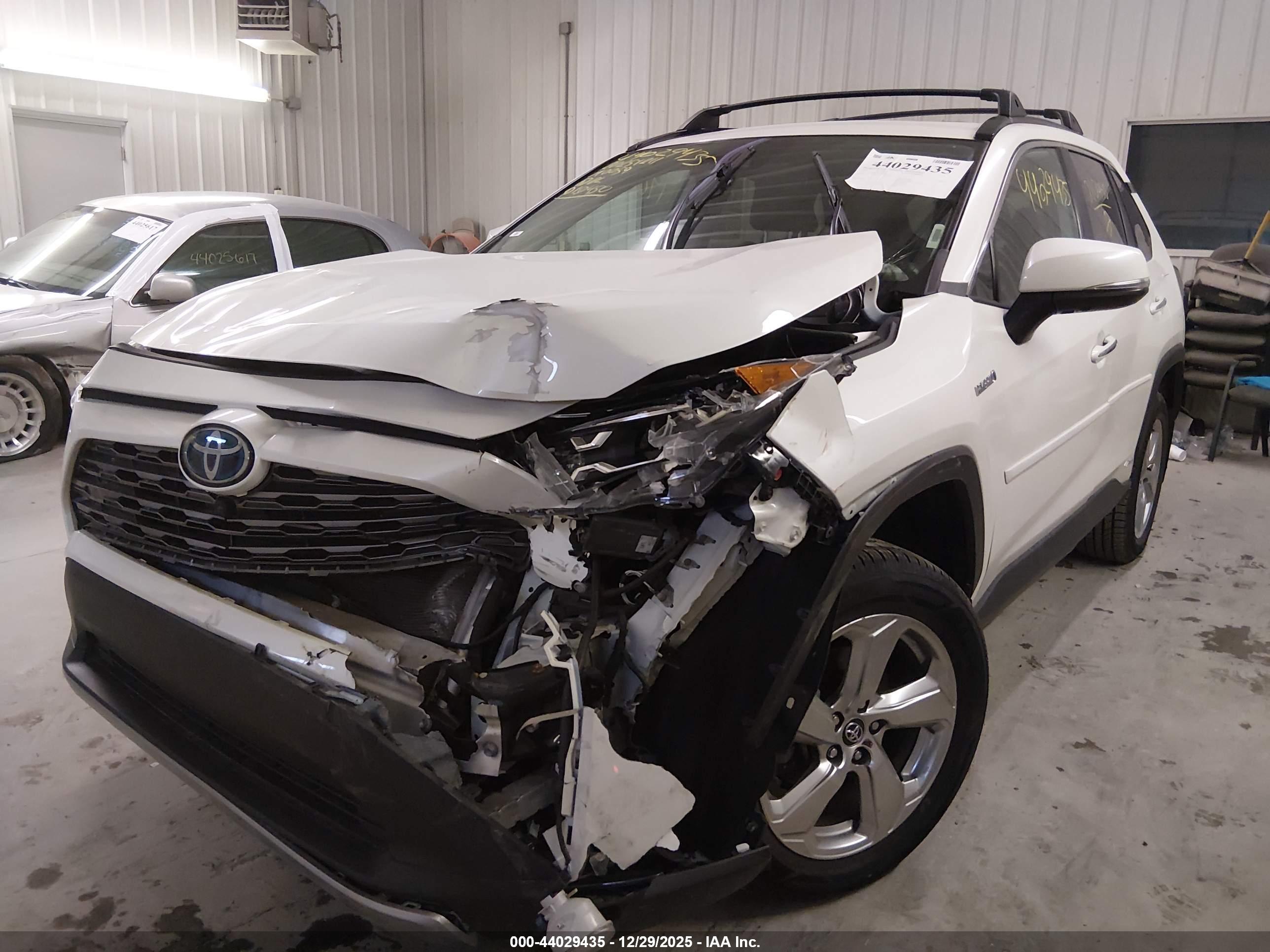 TOYOTA RAV4 image 6