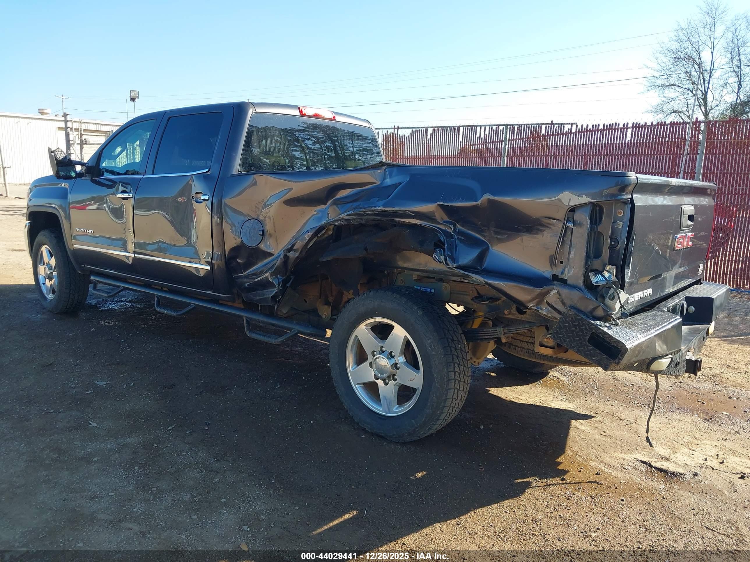 GMC SIERRA image 3