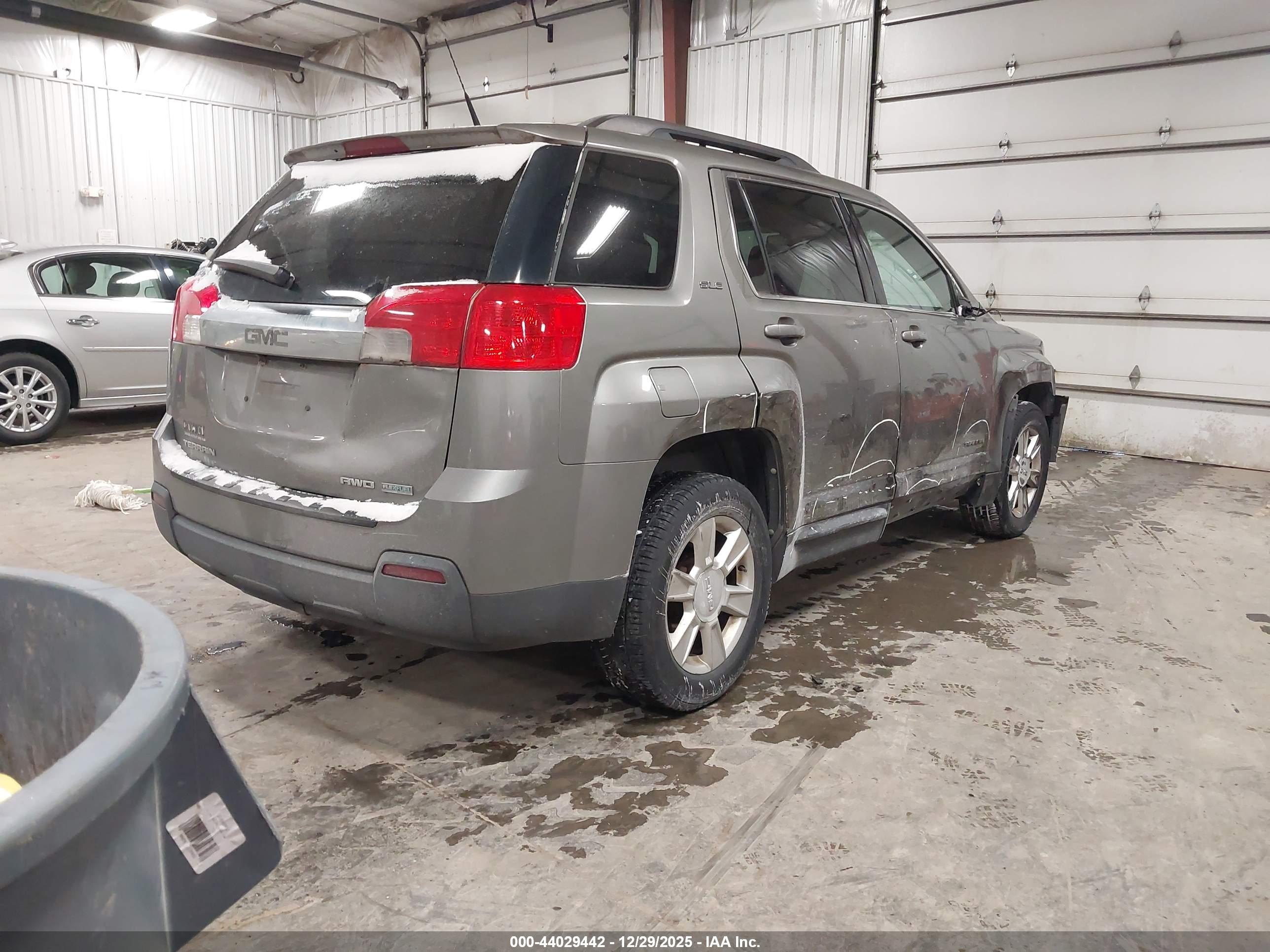 GMC TERRAIN image 4