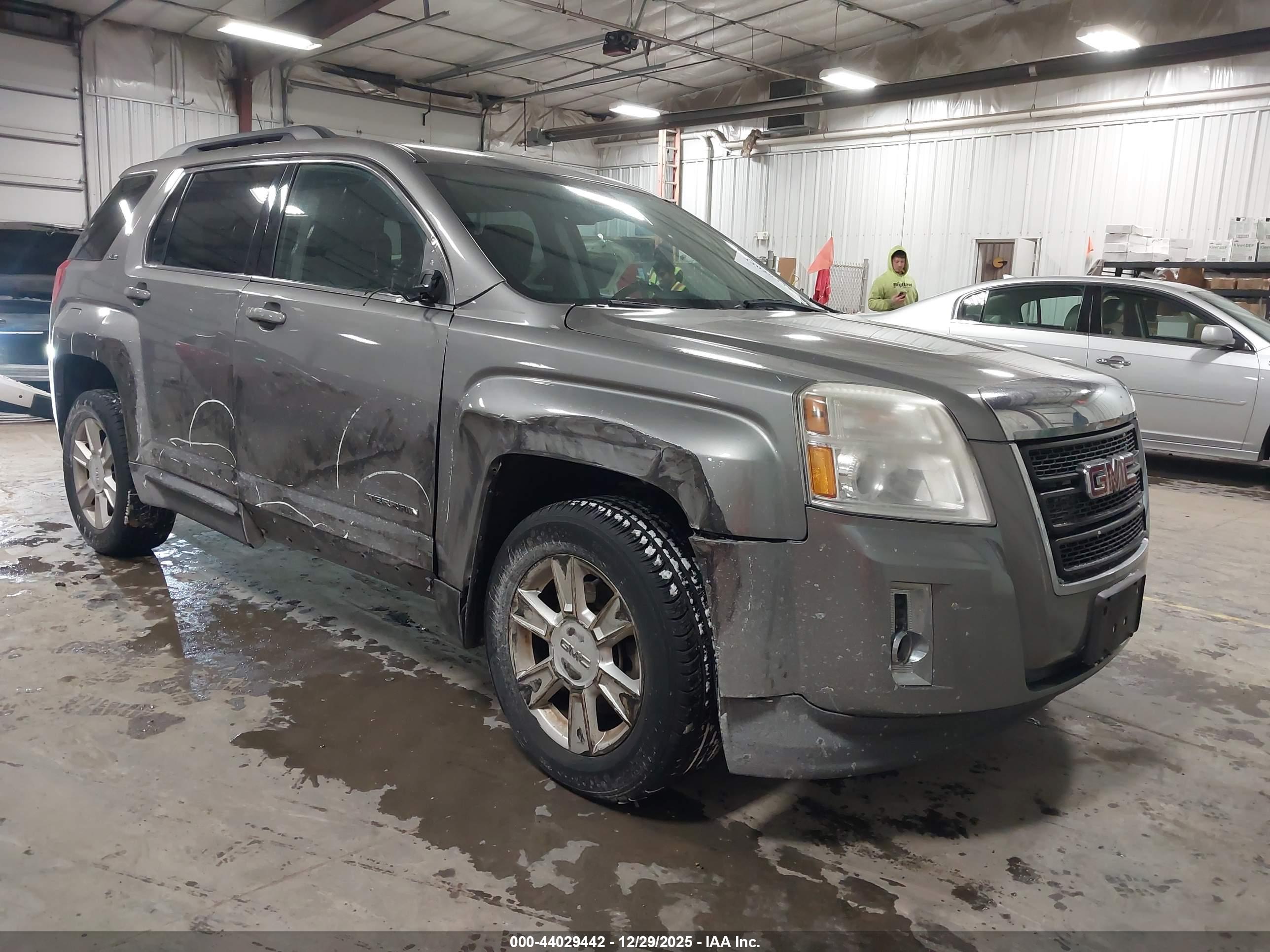 GMC TERRAIN image 6
