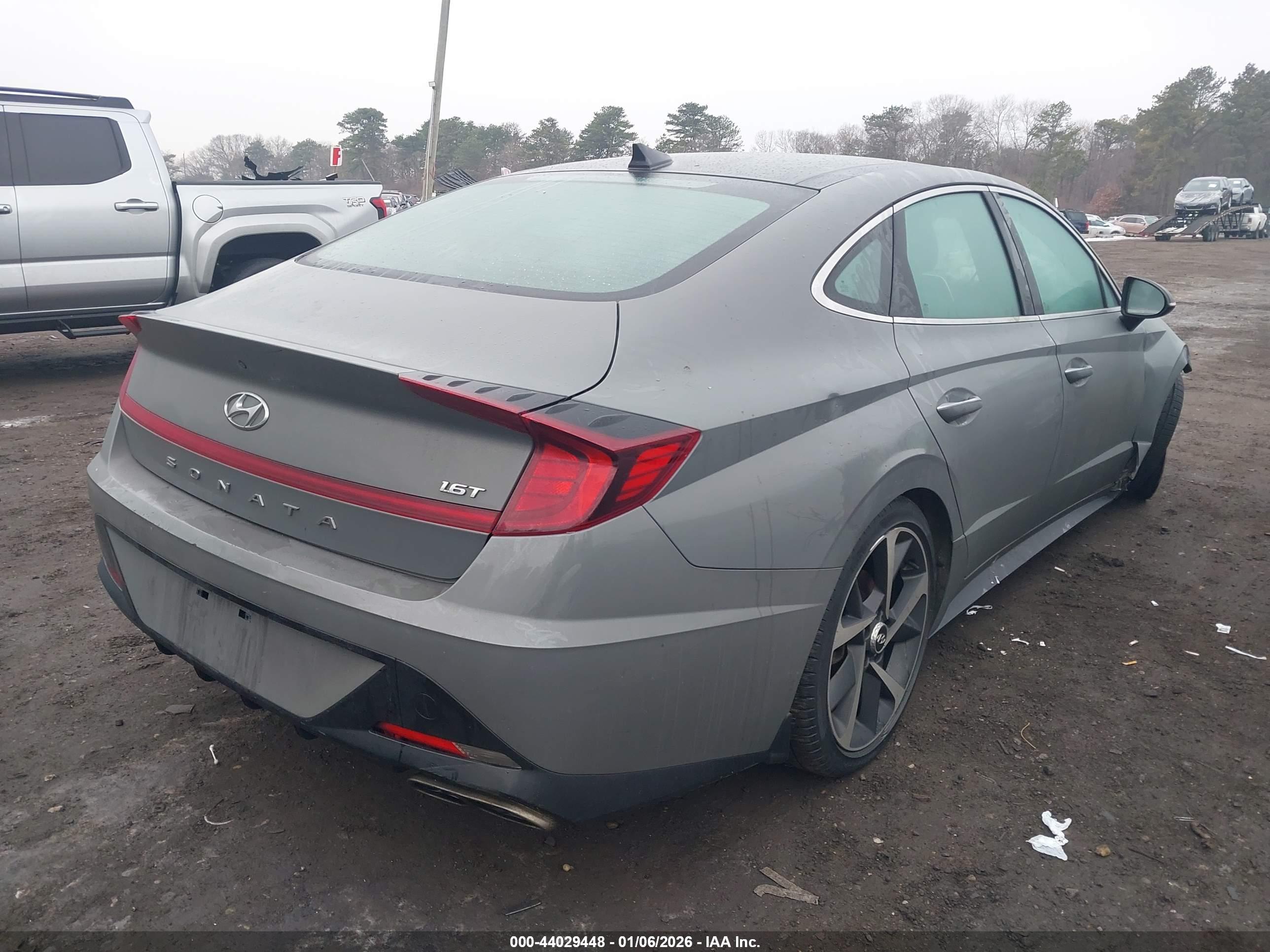 HYUNDAI SONATA image 4