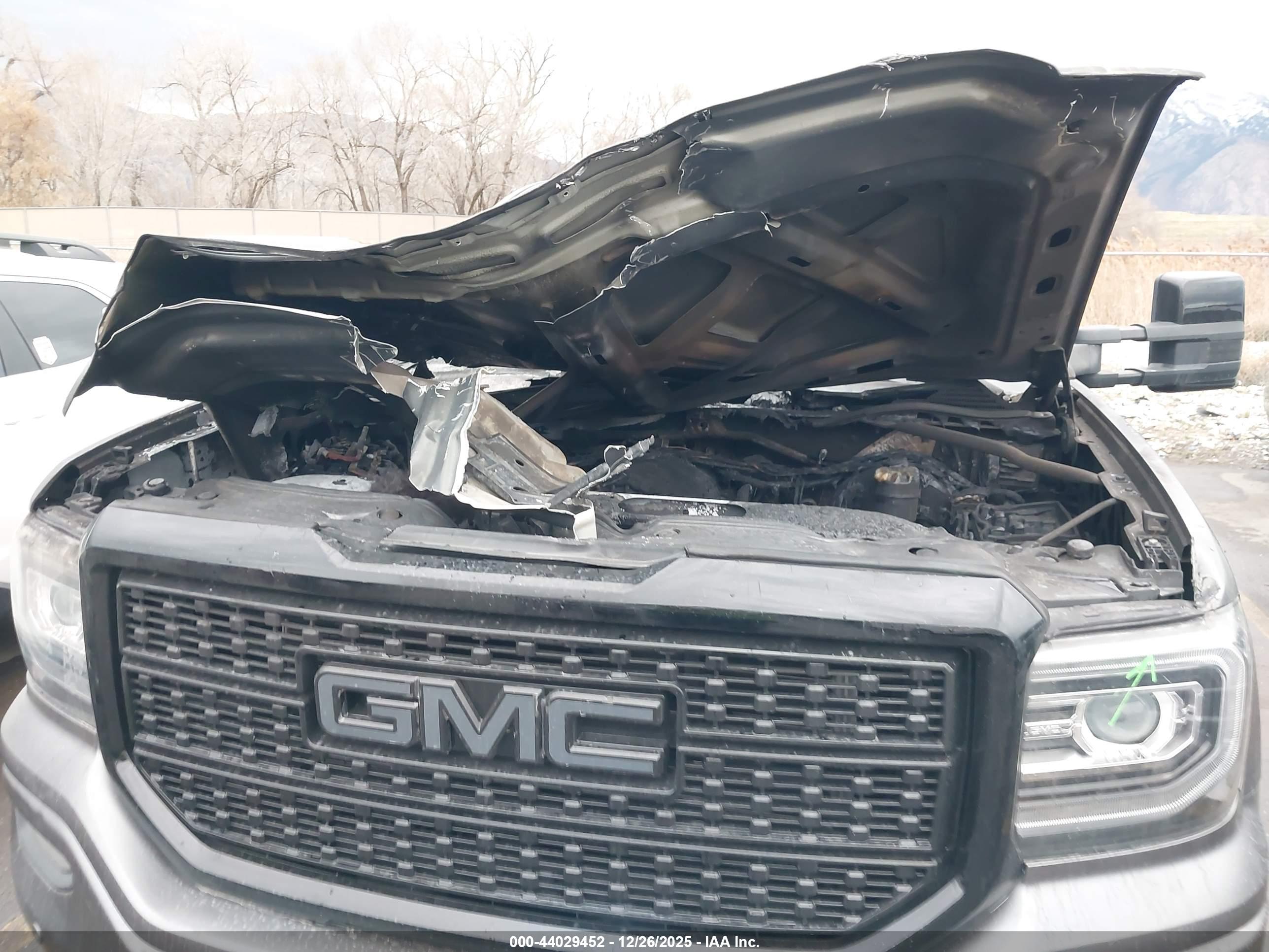 GMC SIERRA image 6