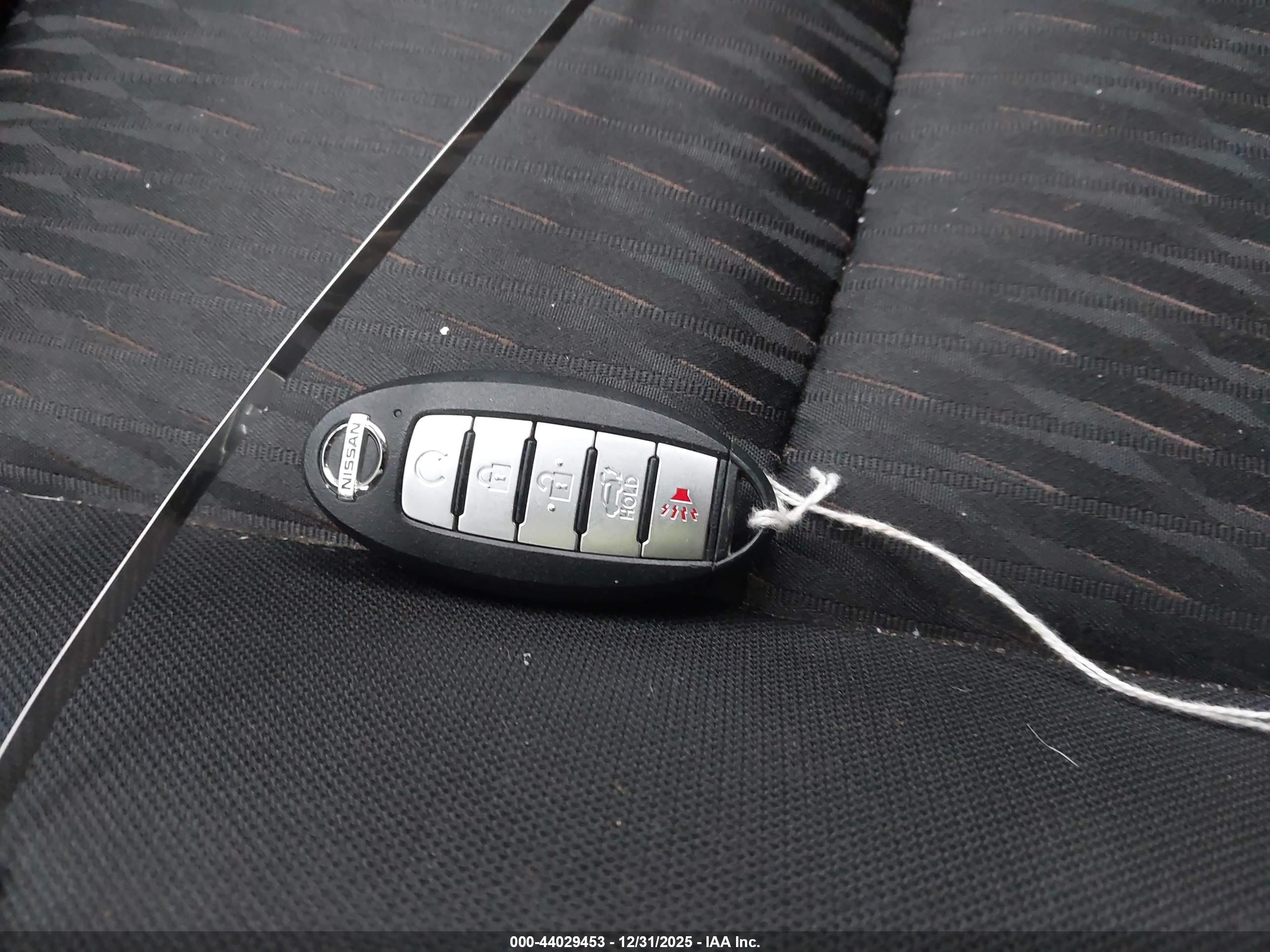 NISSAN ROGUE image 11