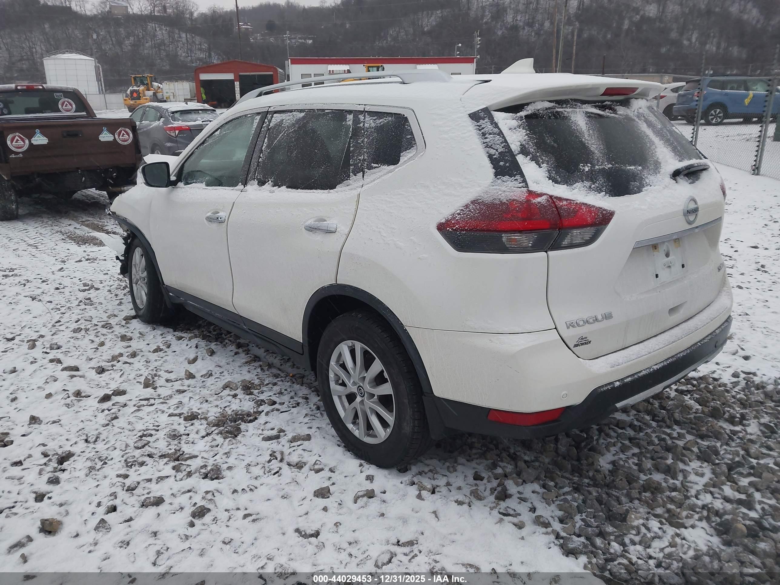 NISSAN ROGUE image 3