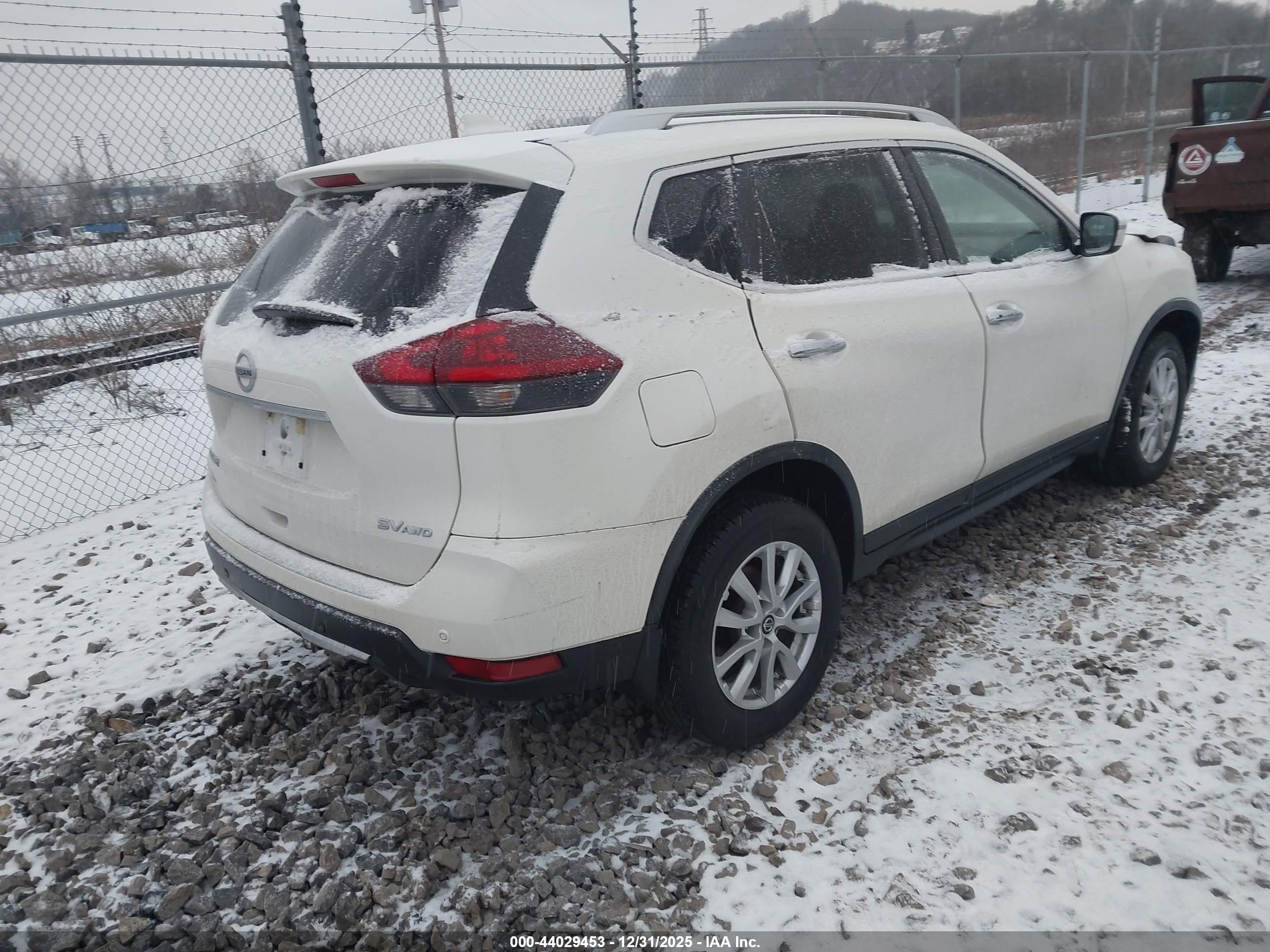 NISSAN ROGUE image 4