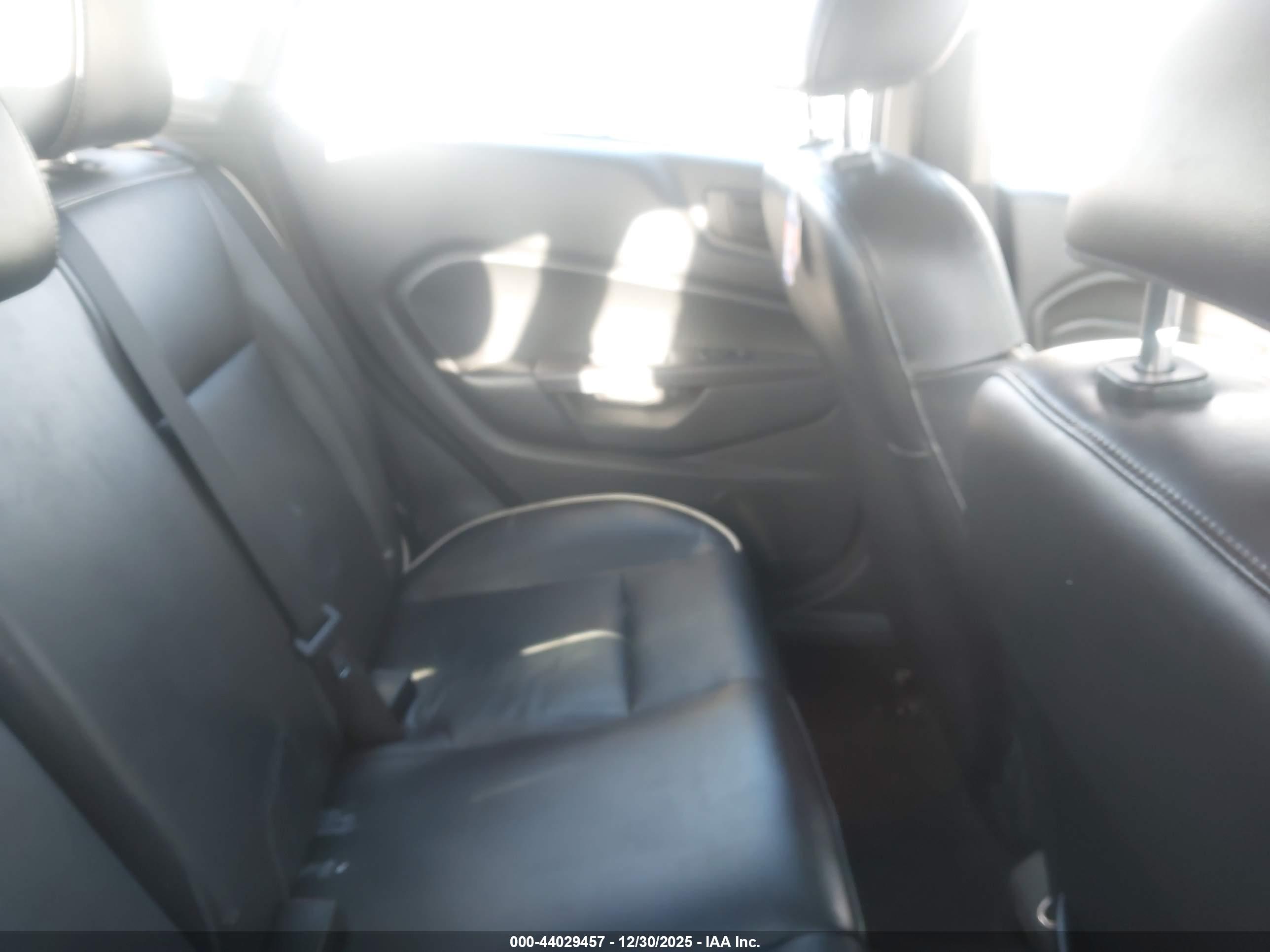 FORD FIESTA image 8