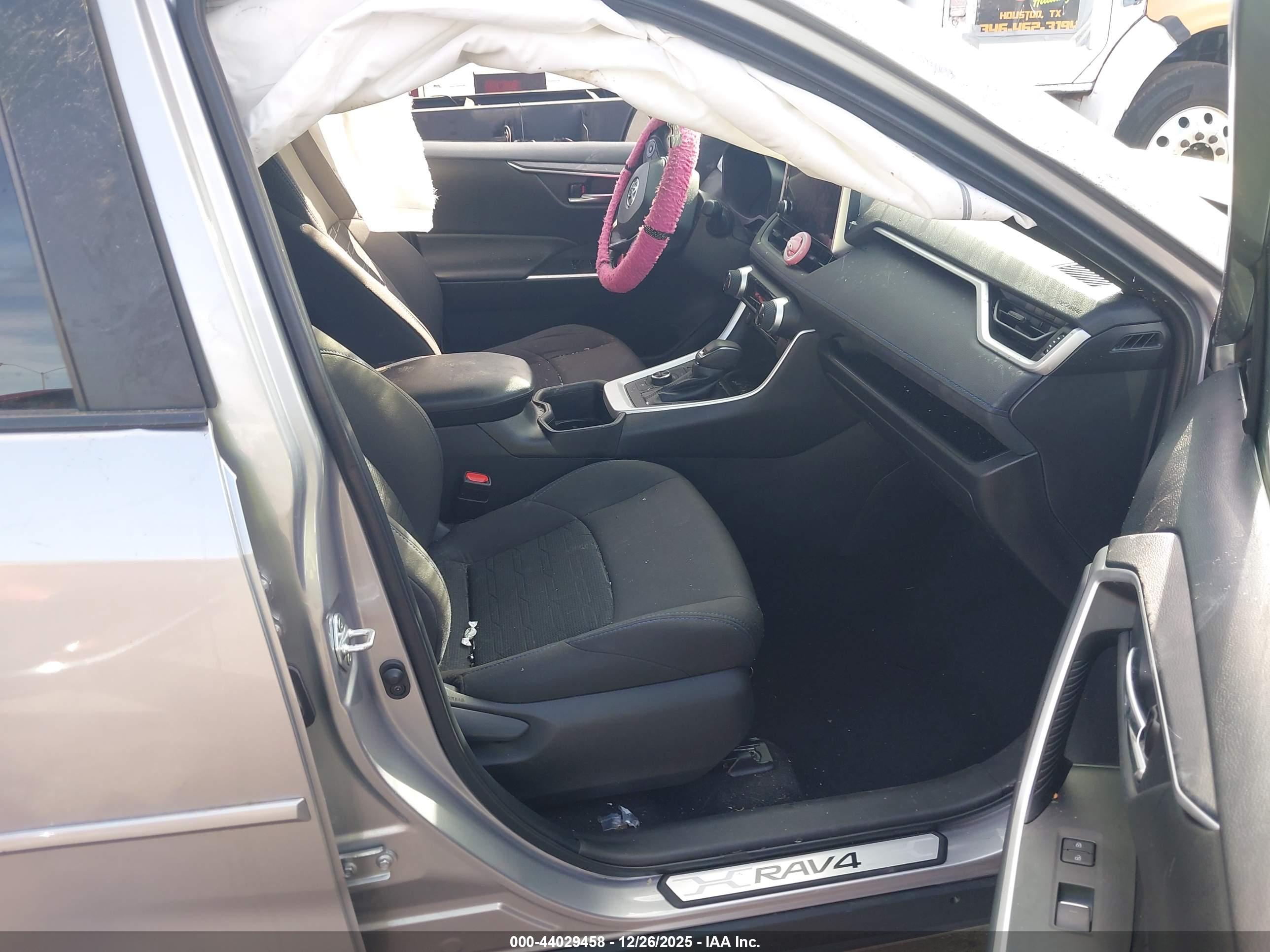 TOYOTA RAV4 image 5