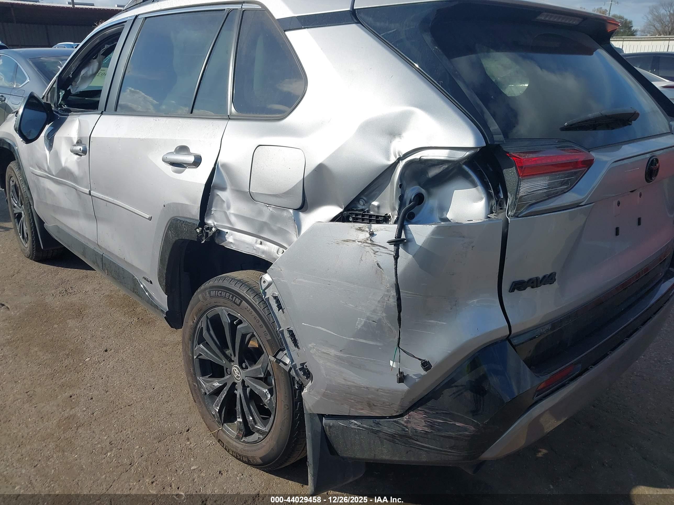 TOYOTA RAV4 image 6
