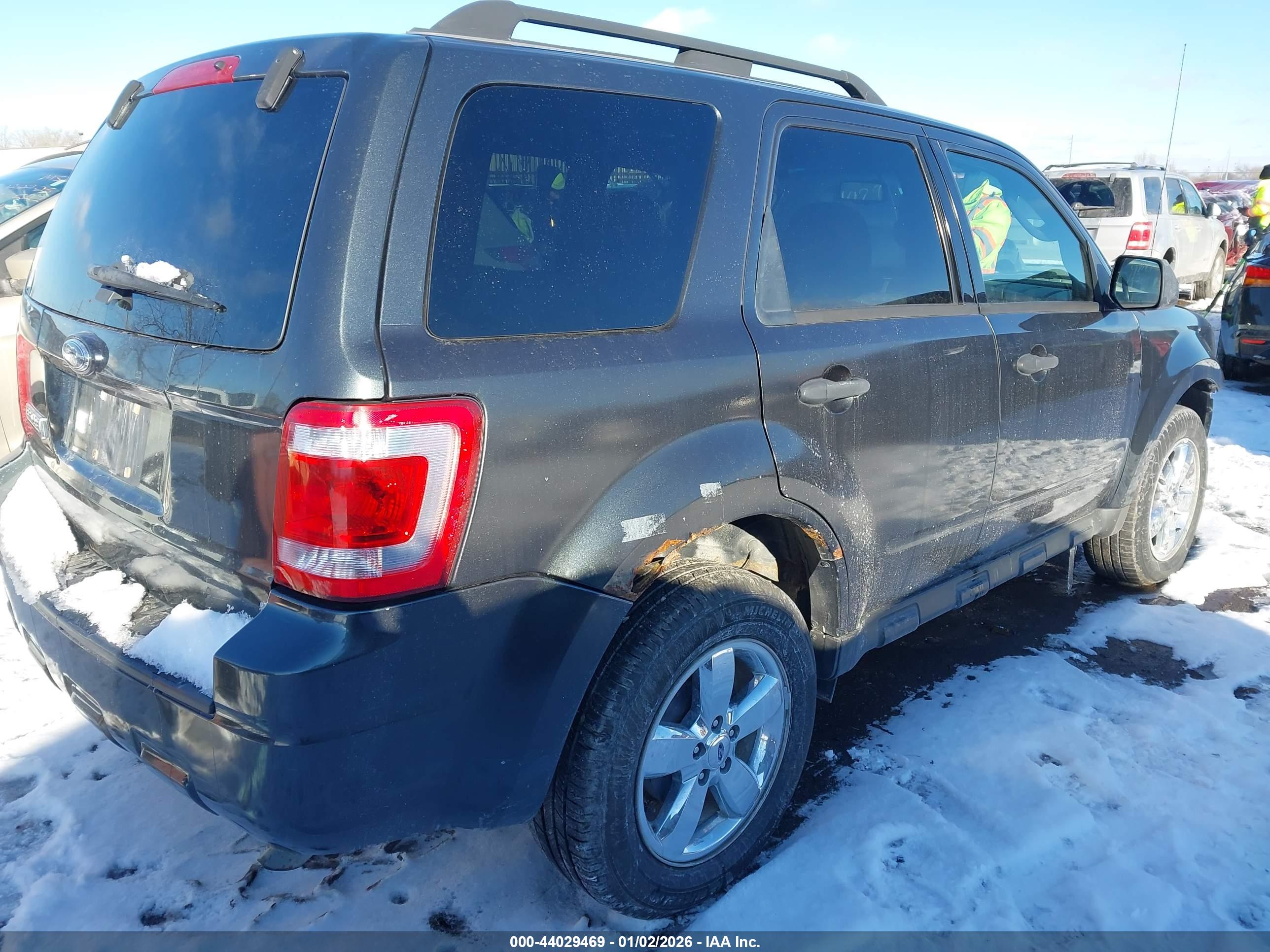 FORD ESCAPE image 4