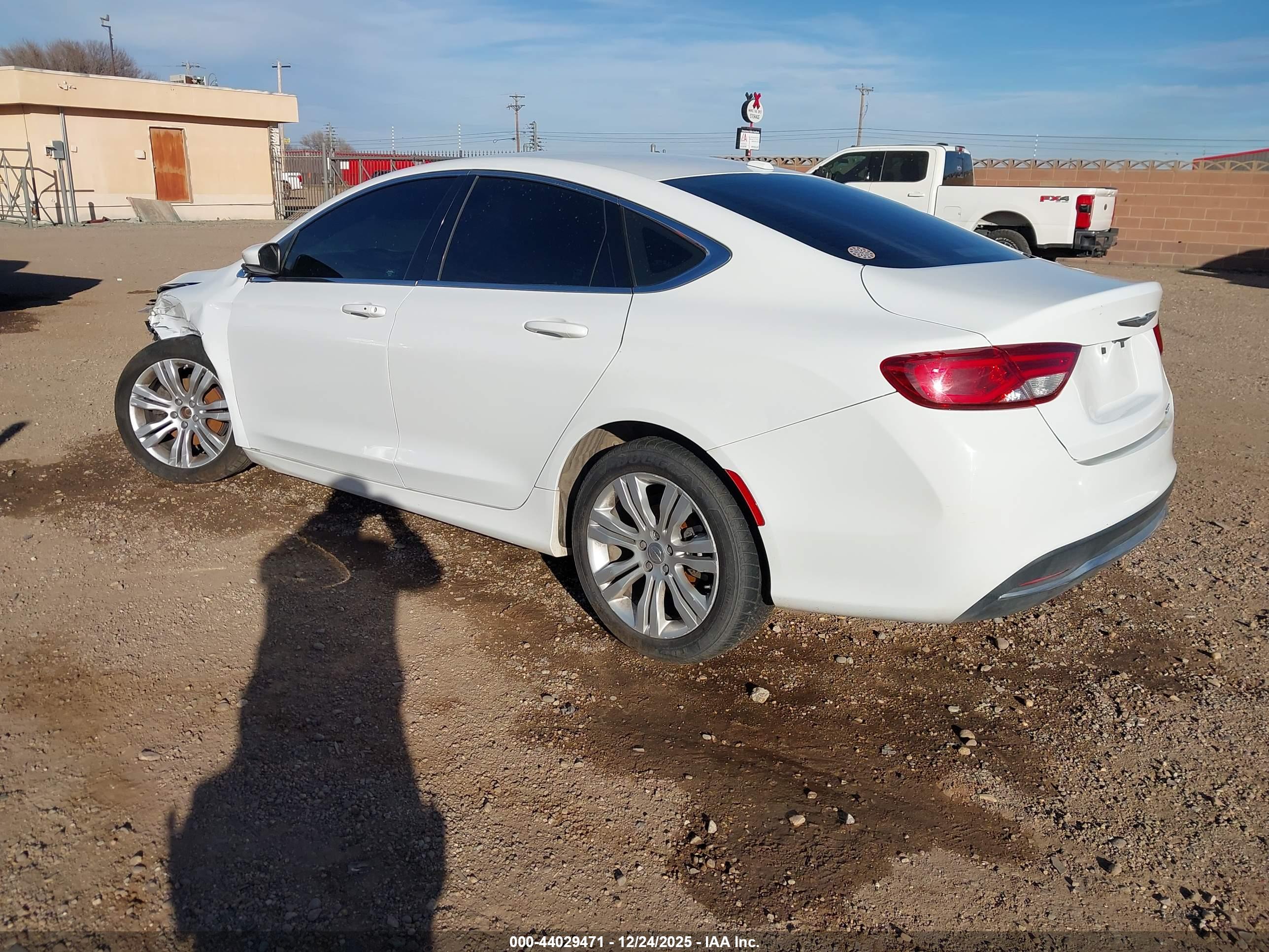 CHRYSLER 200 image 3