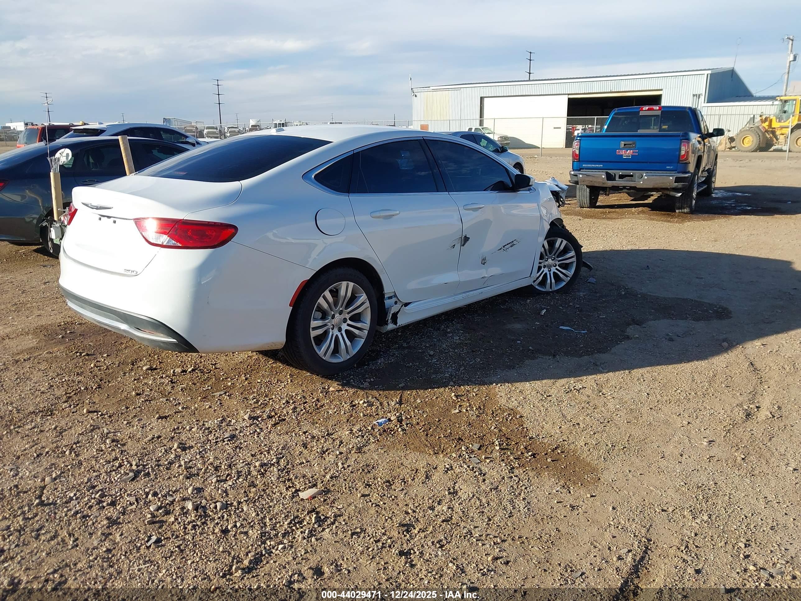 CHRYSLER 200 image 4