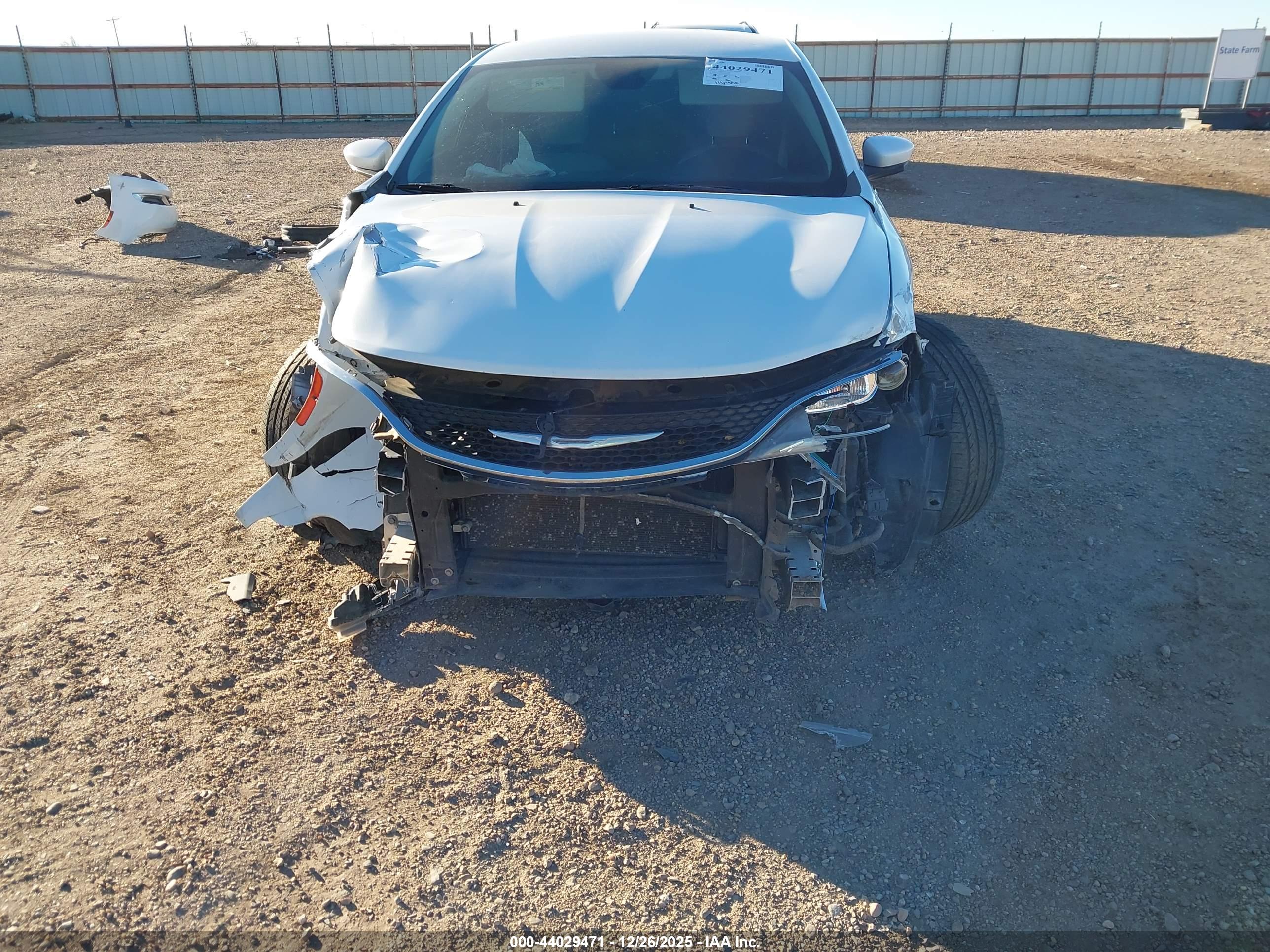 CHRYSLER 200 image 6