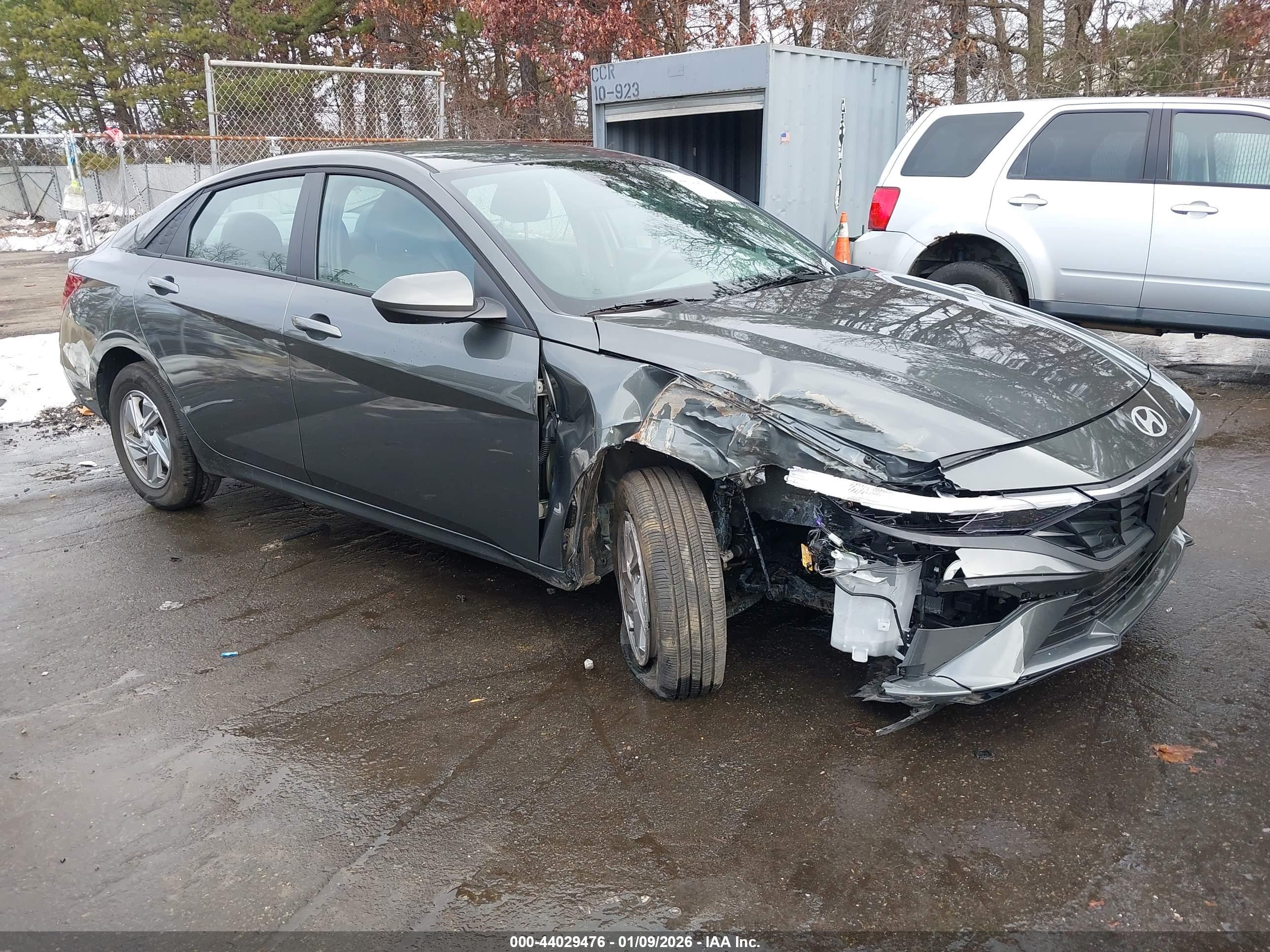 HYUNDAI ELANTRA image 6