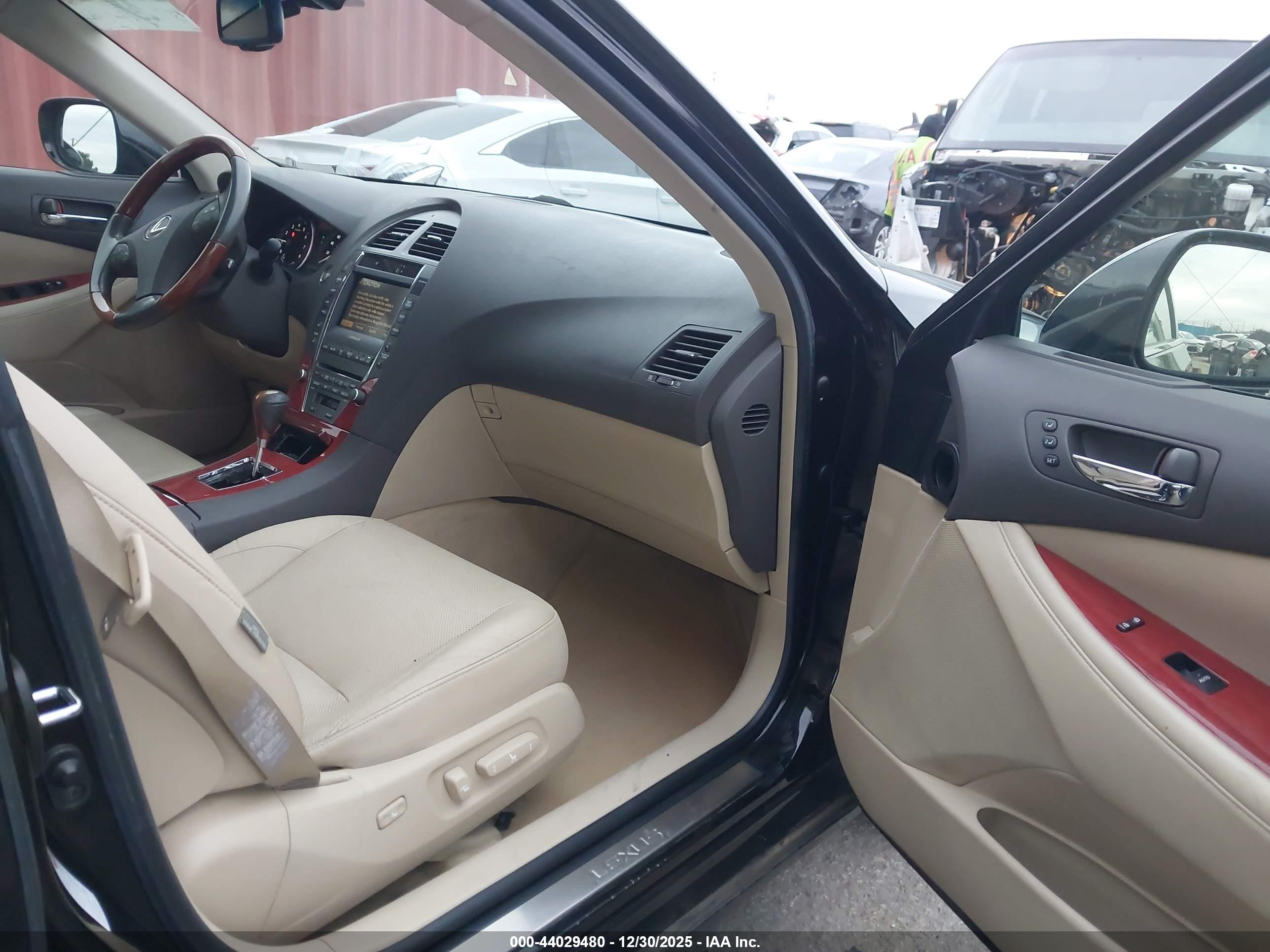 LEXUS ES image 5