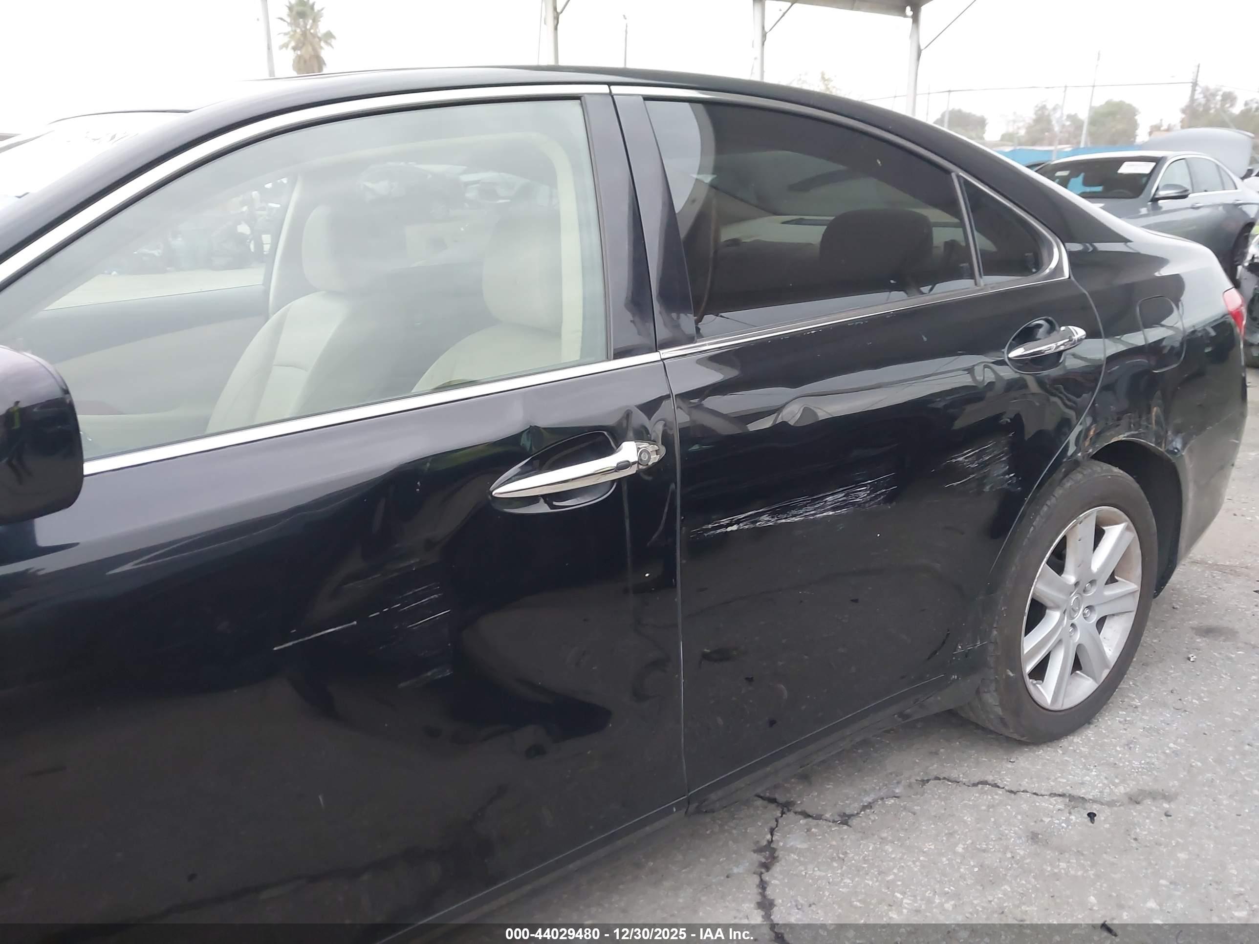 LEXUS ES image 6
