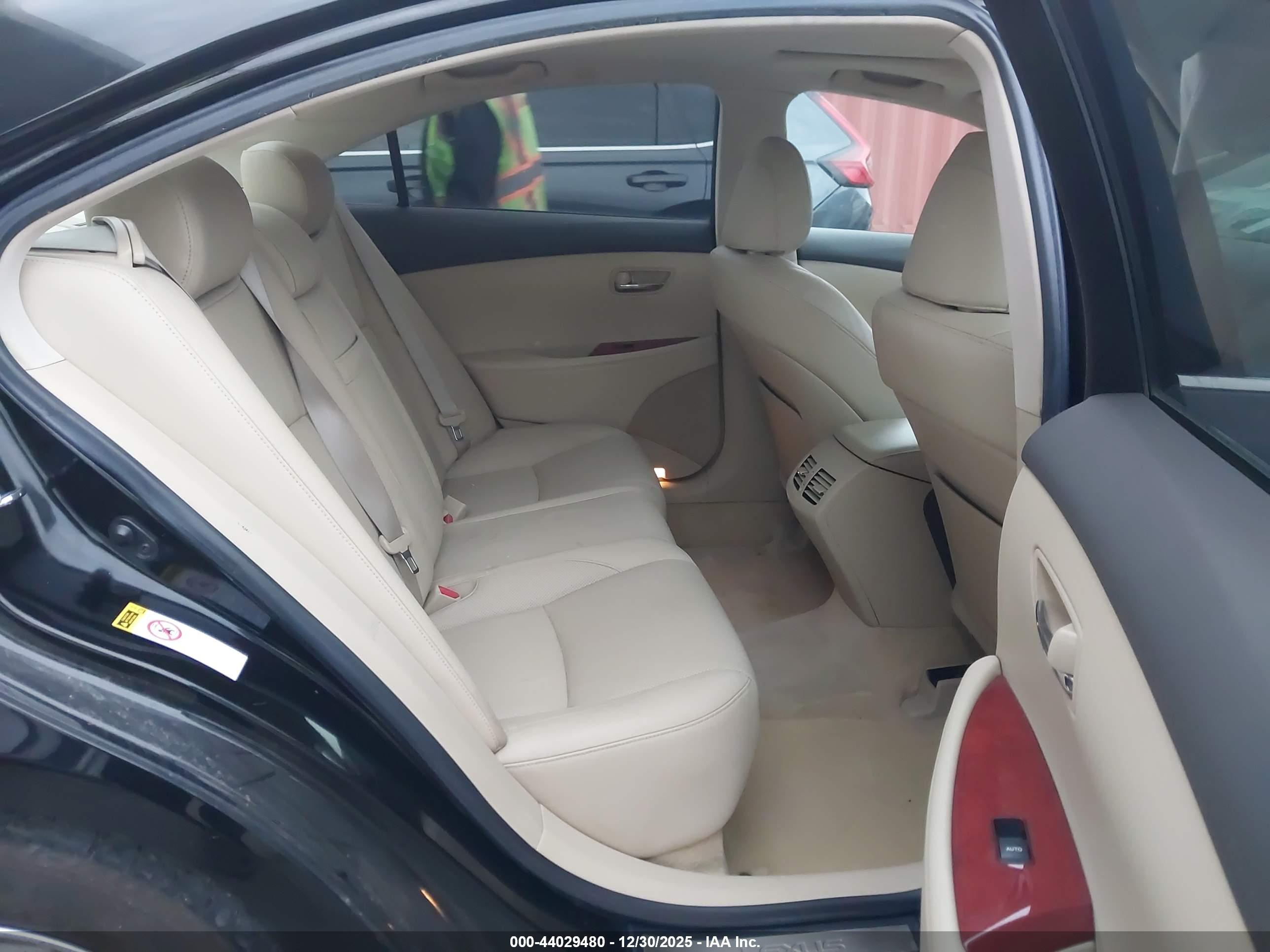 LEXUS ES image 8