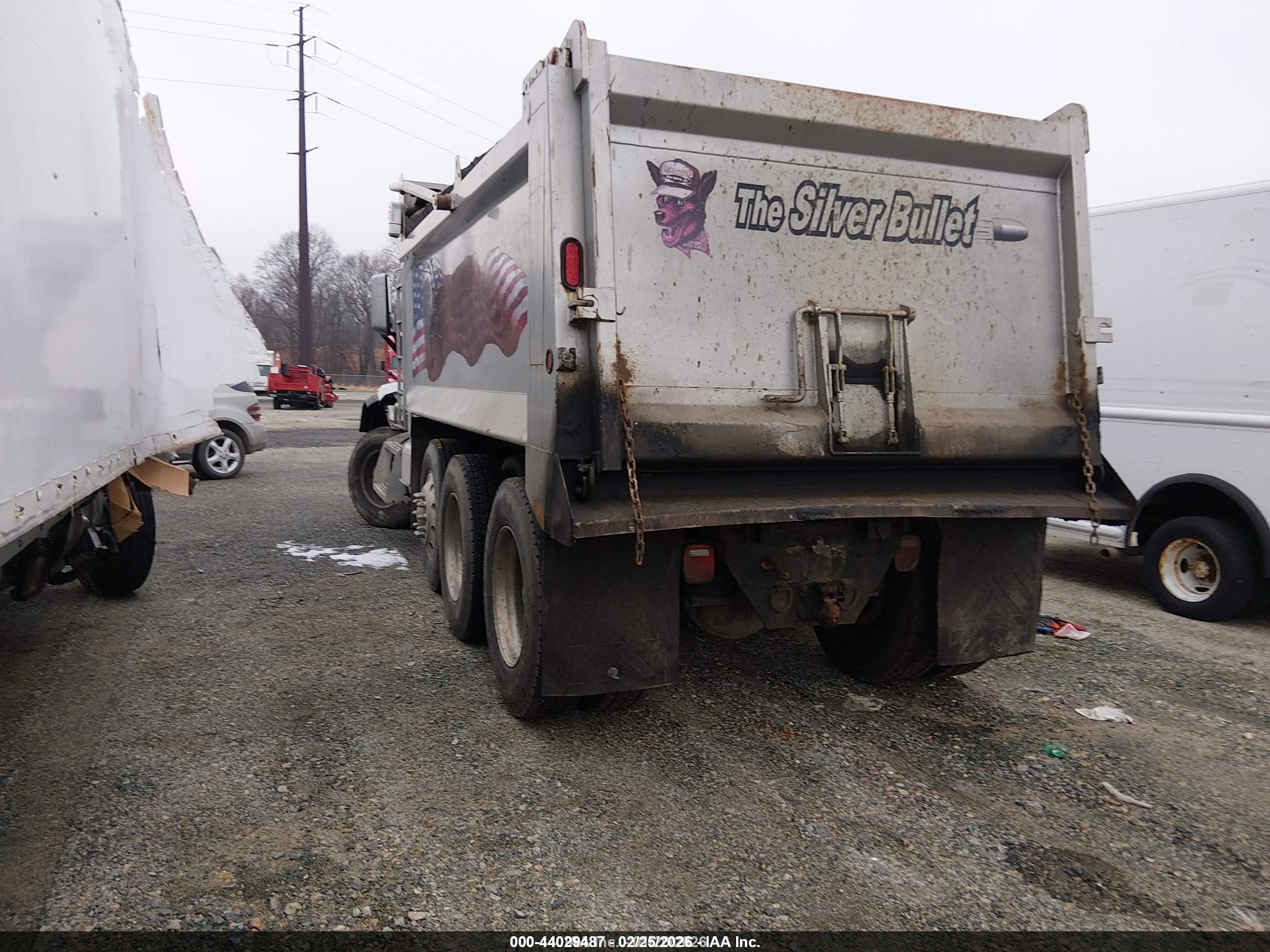 PETERBILT 567 image 3