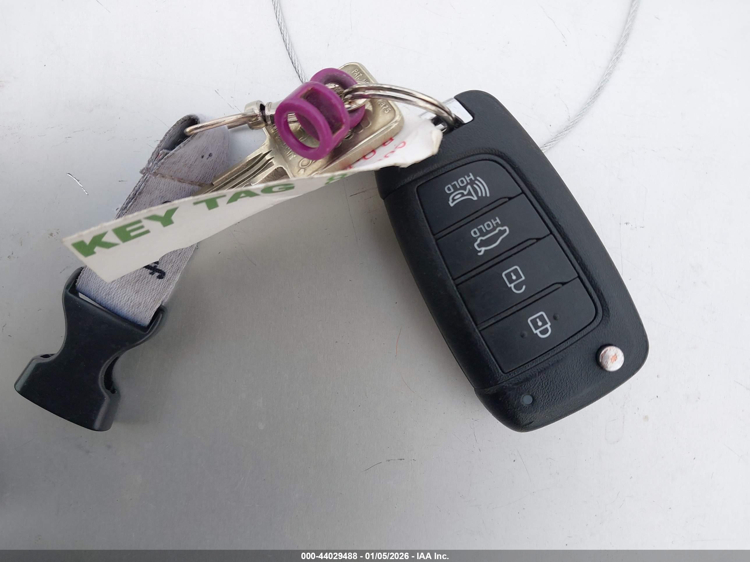 HYUNDAI ELANTRA image 11