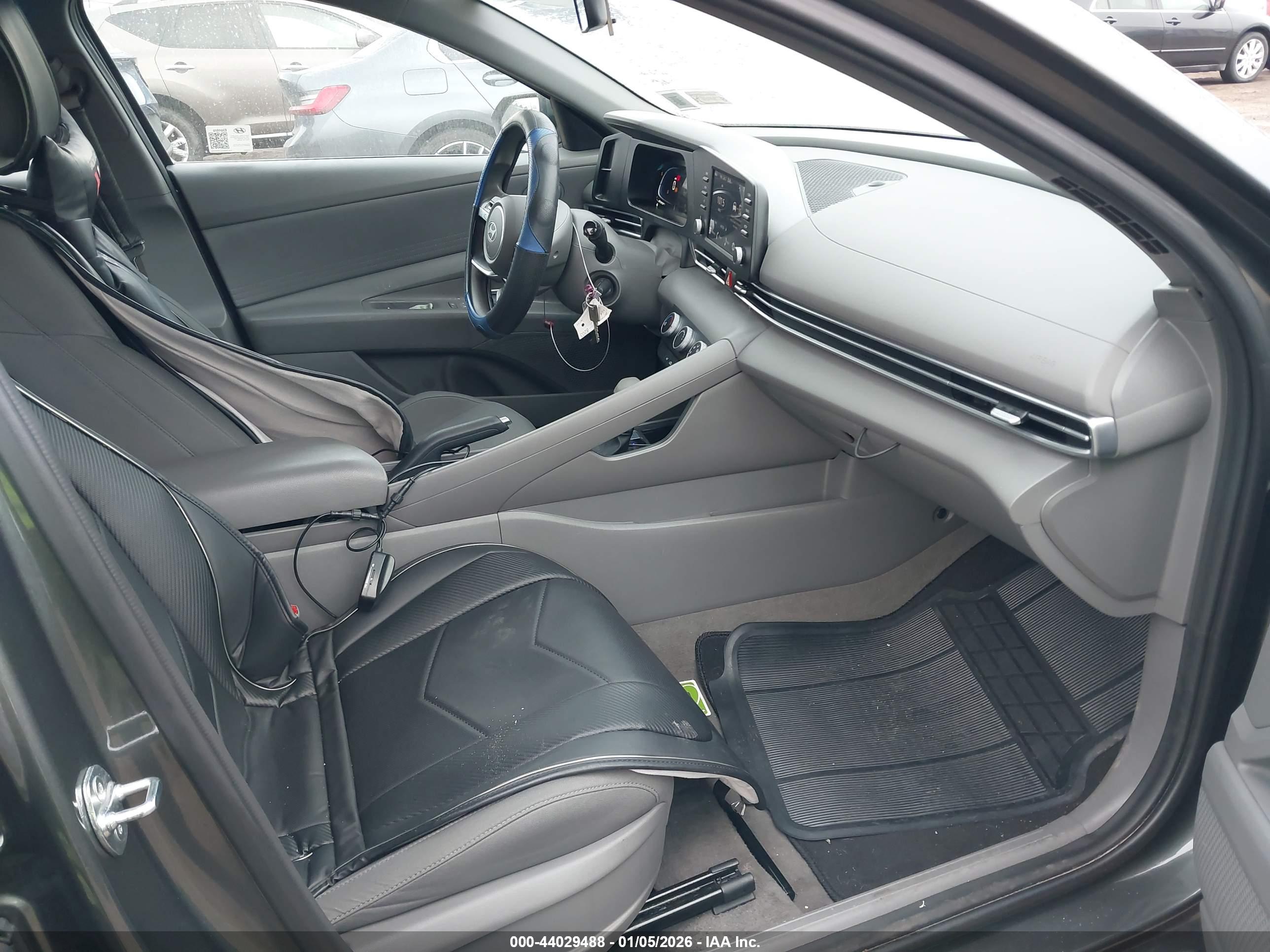 HYUNDAI ELANTRA image 5