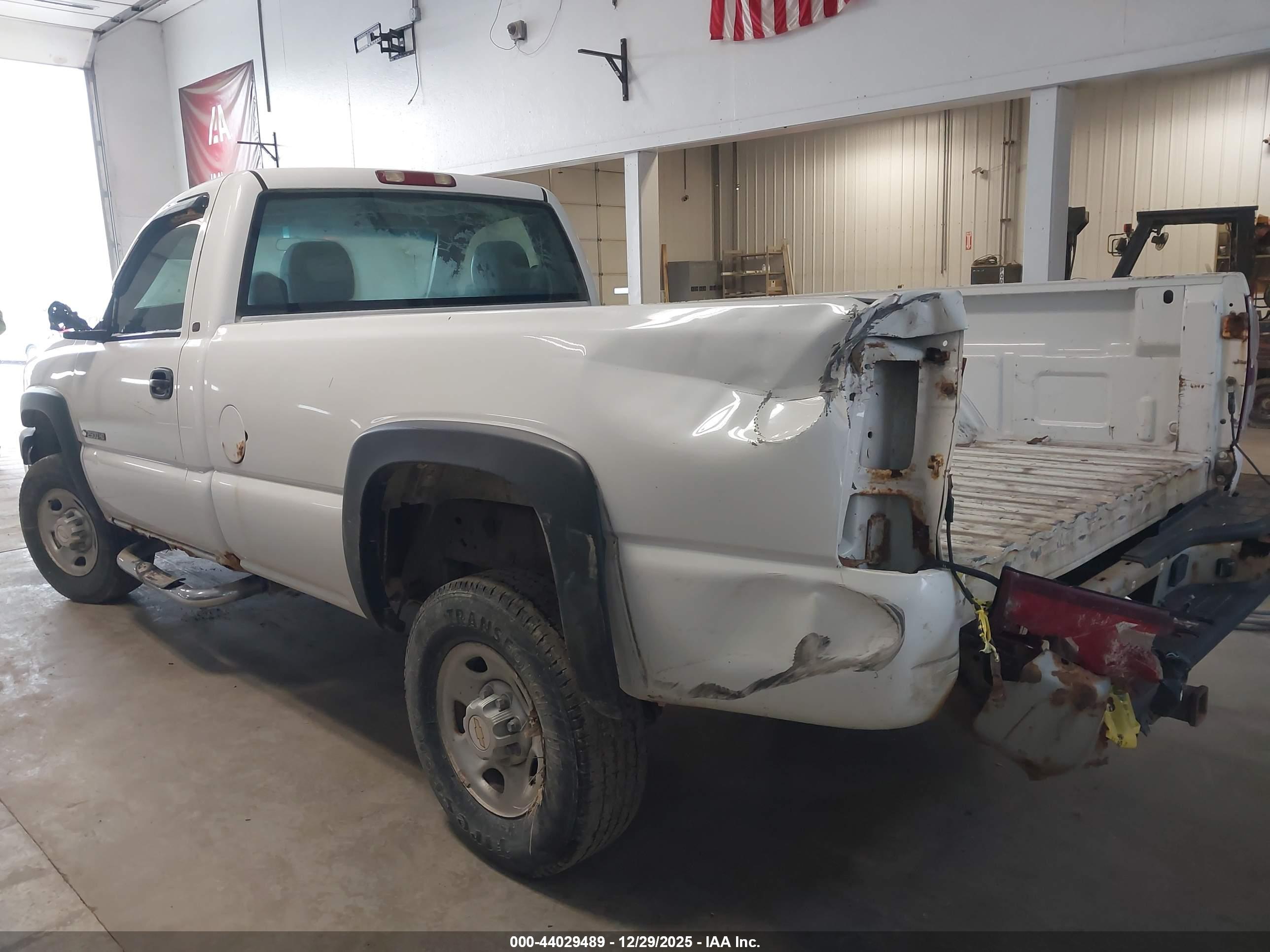 CHEVROLET SILVERADO image 3