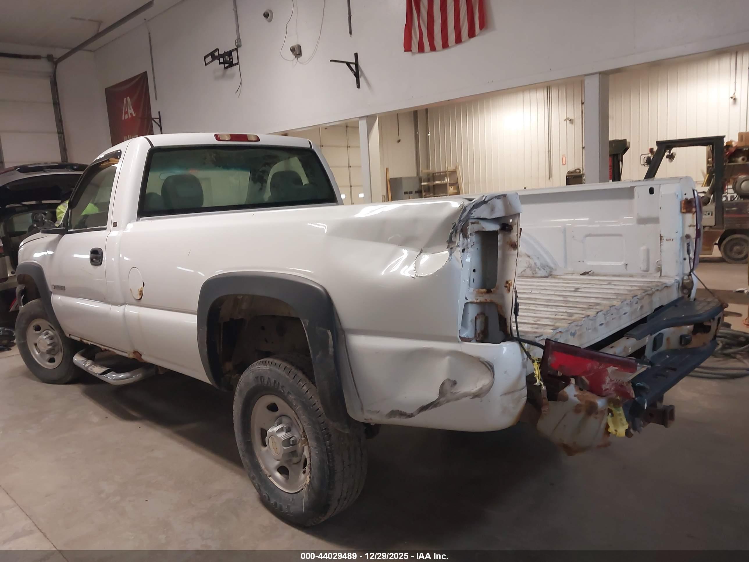 CHEVROLET SILVERADO image 6