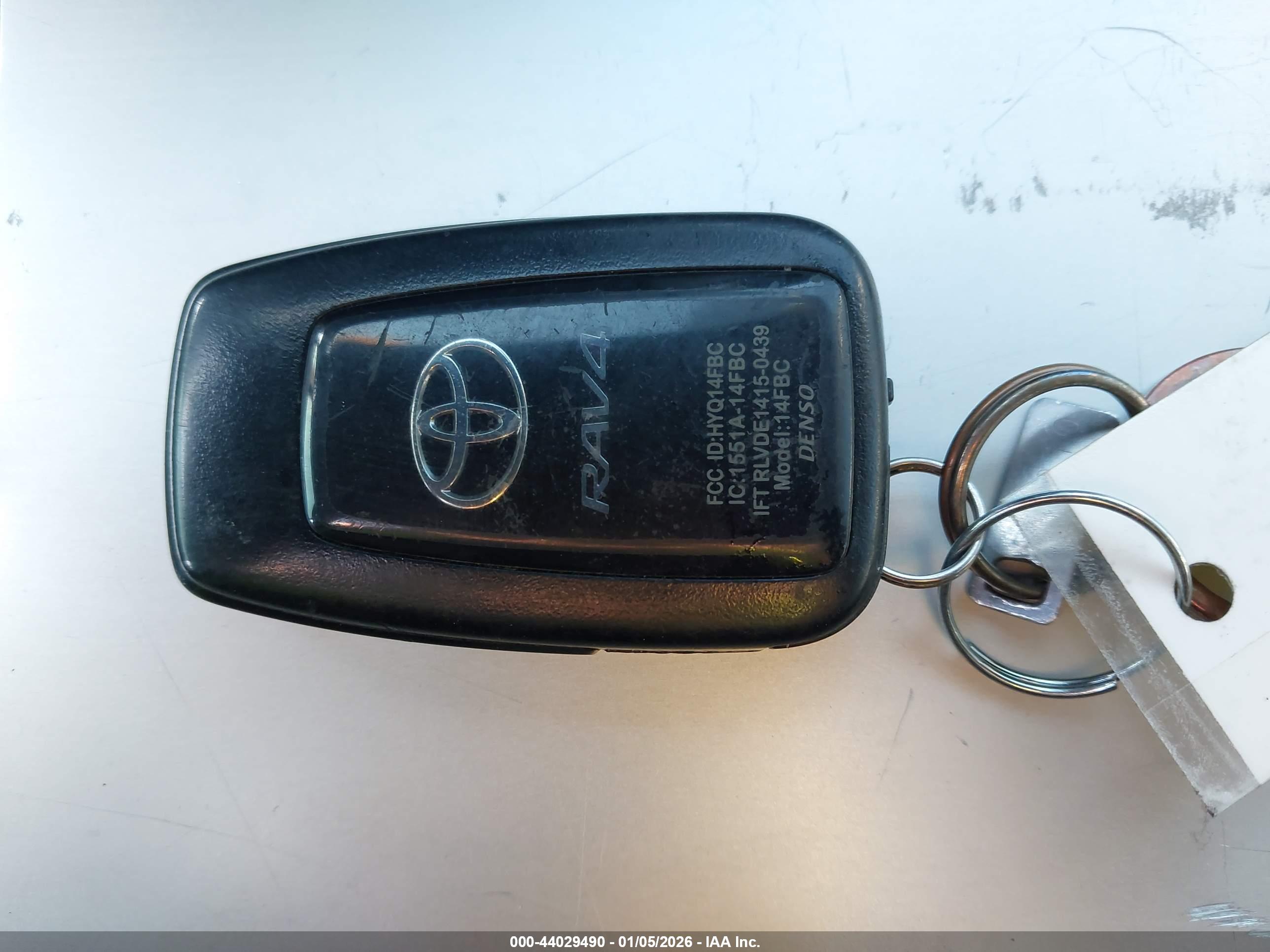 TOYOTA RAV4 image 11
